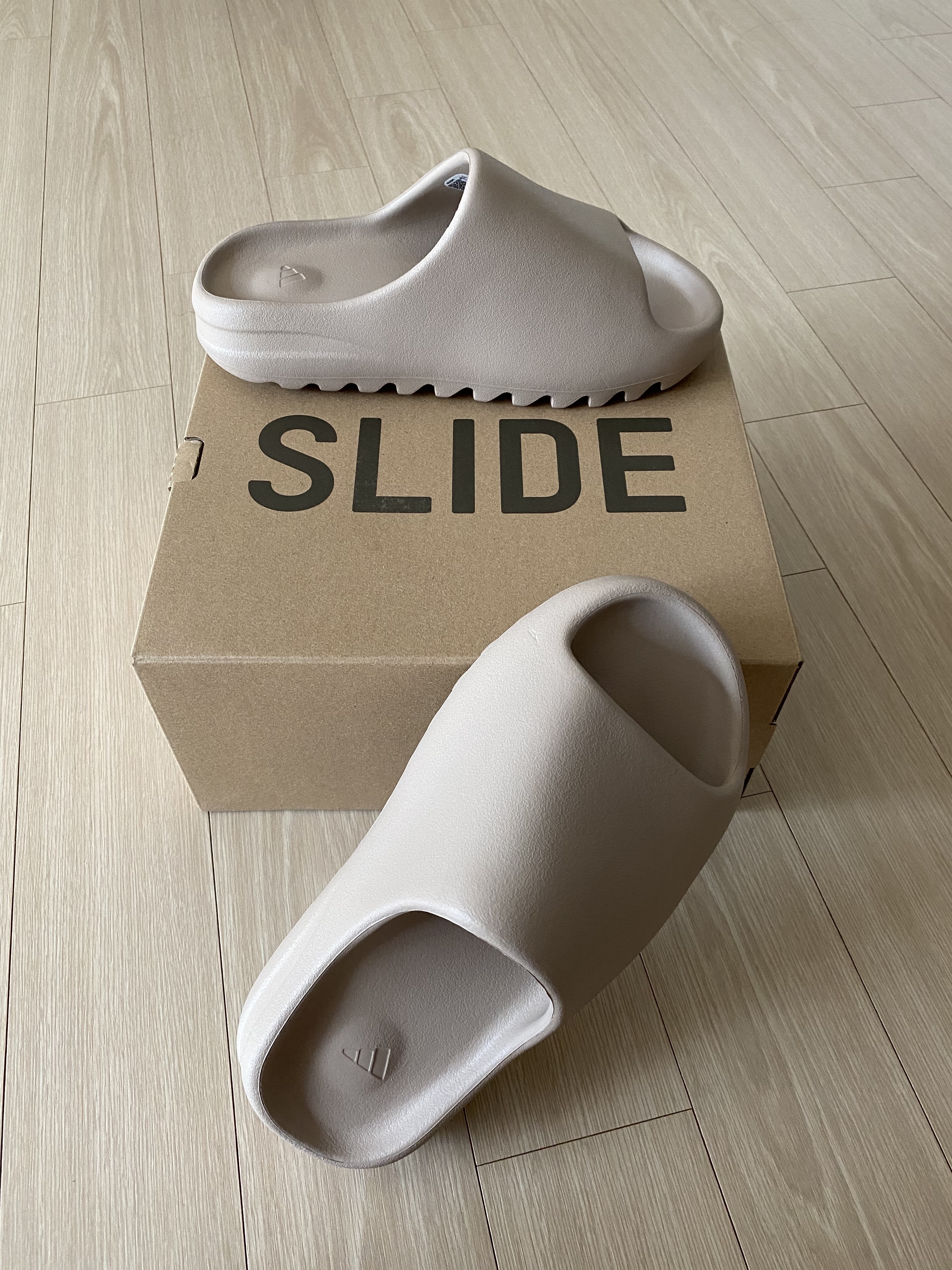 Adidas Yeezy Slide Pure - Re-Release Ver. 착용 스타일