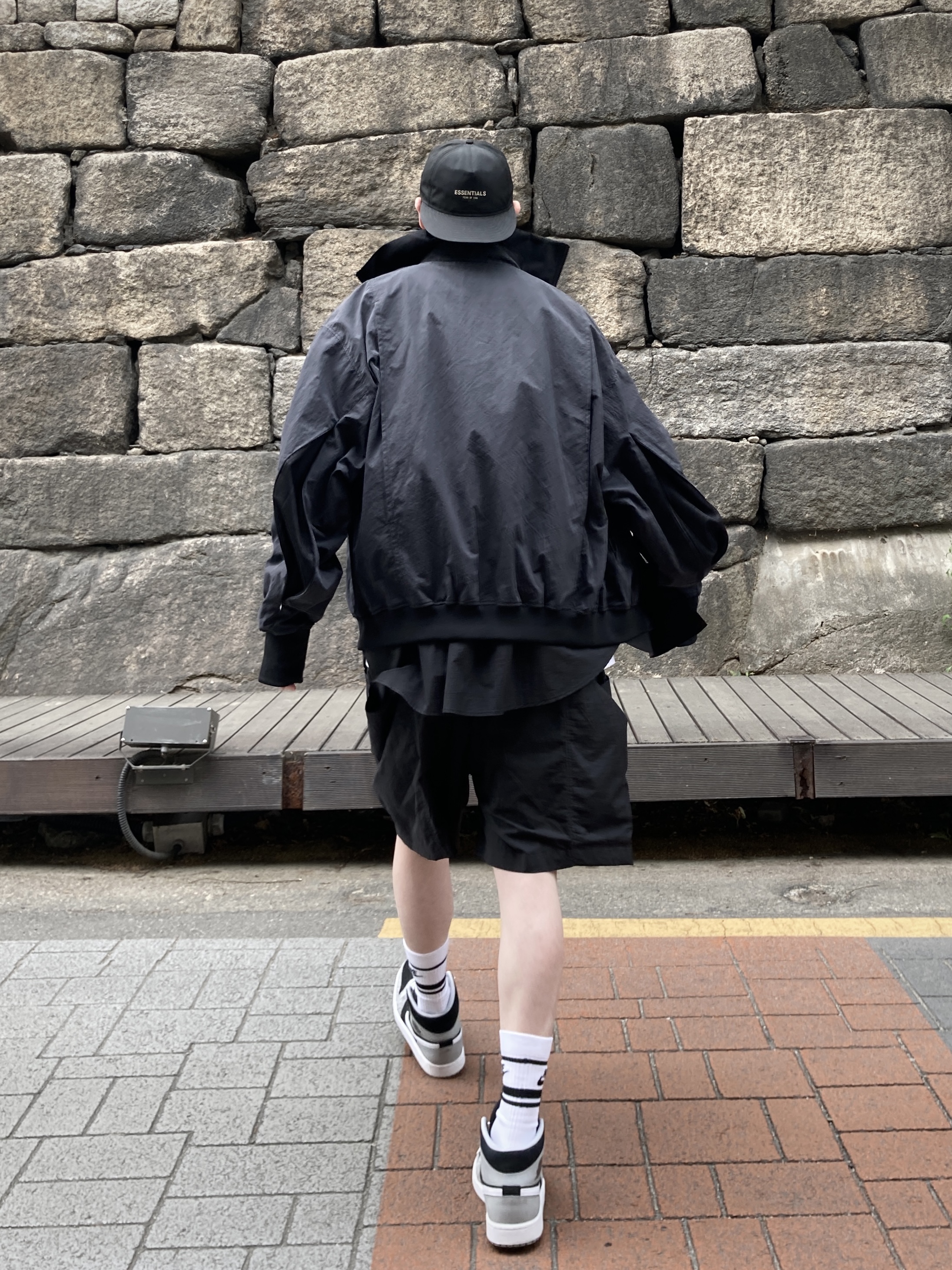Jordan 1 Mid Elephant Toe, Essentials x New Era Retro Crown Strapback Black 착용 스타일 - 5