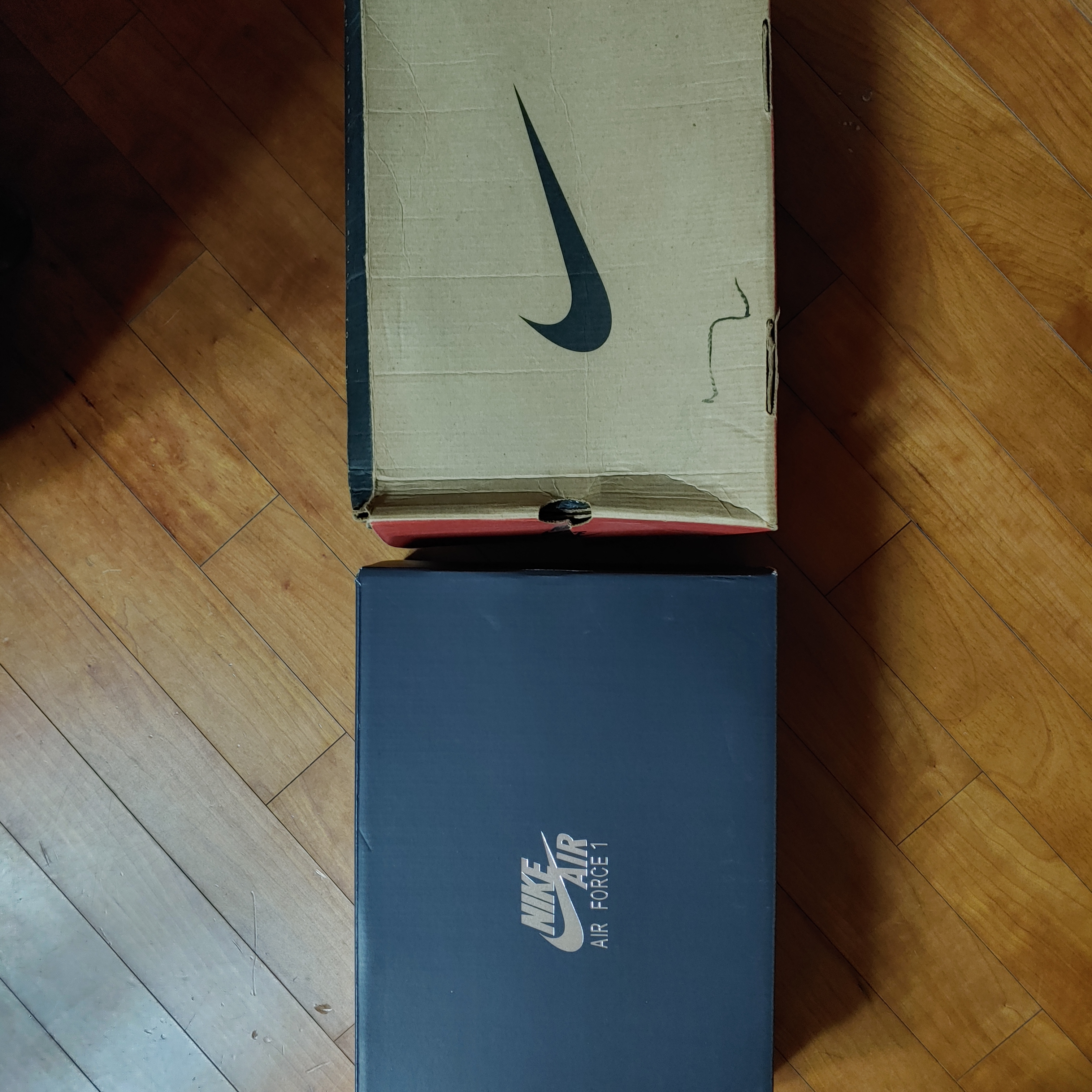 Nike Air Force 1 Mid QS University Red and Midnight Navy 착용 스타일 - 5