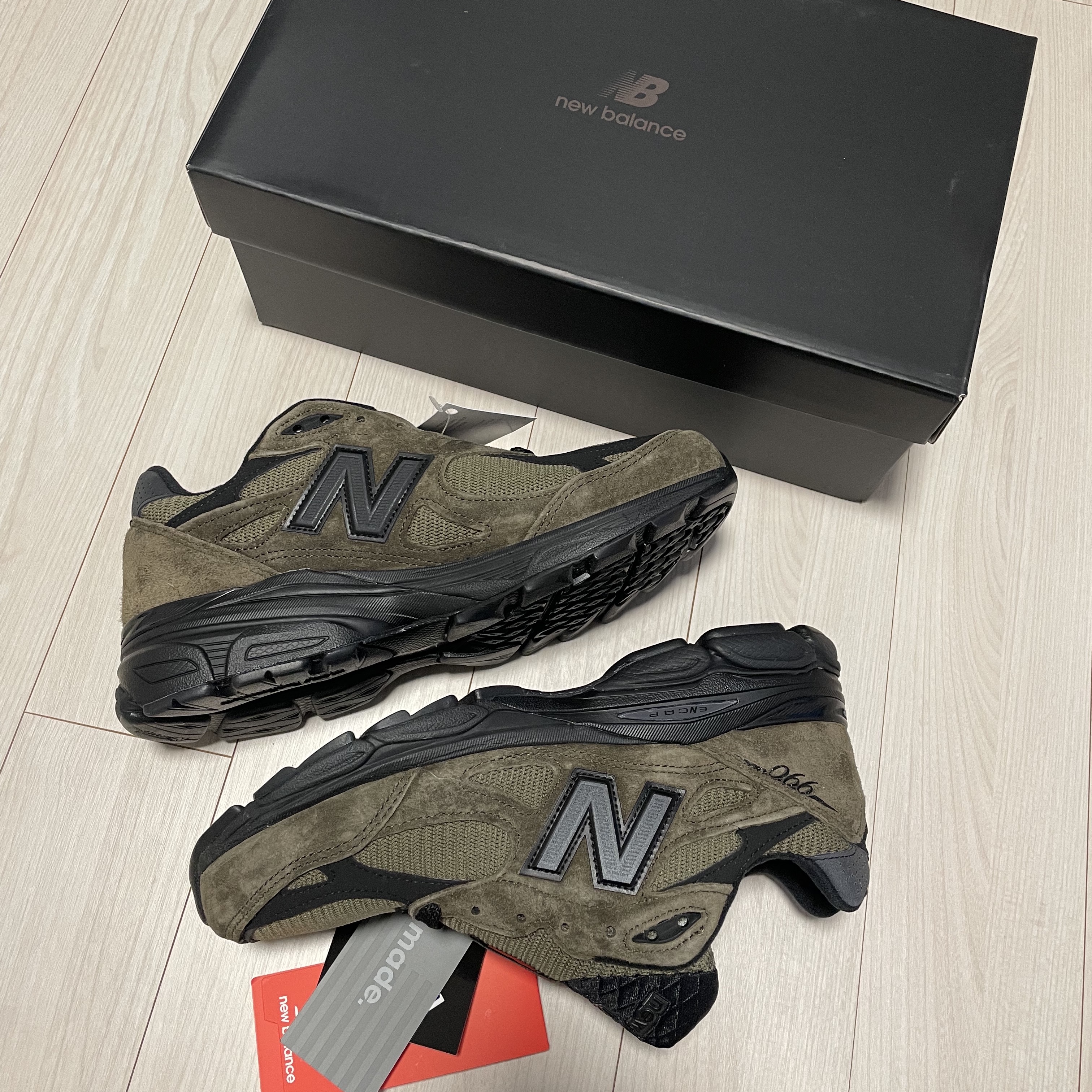 New Balance x JJJJound 990v3 Brown Black 착용 스타일 - 1