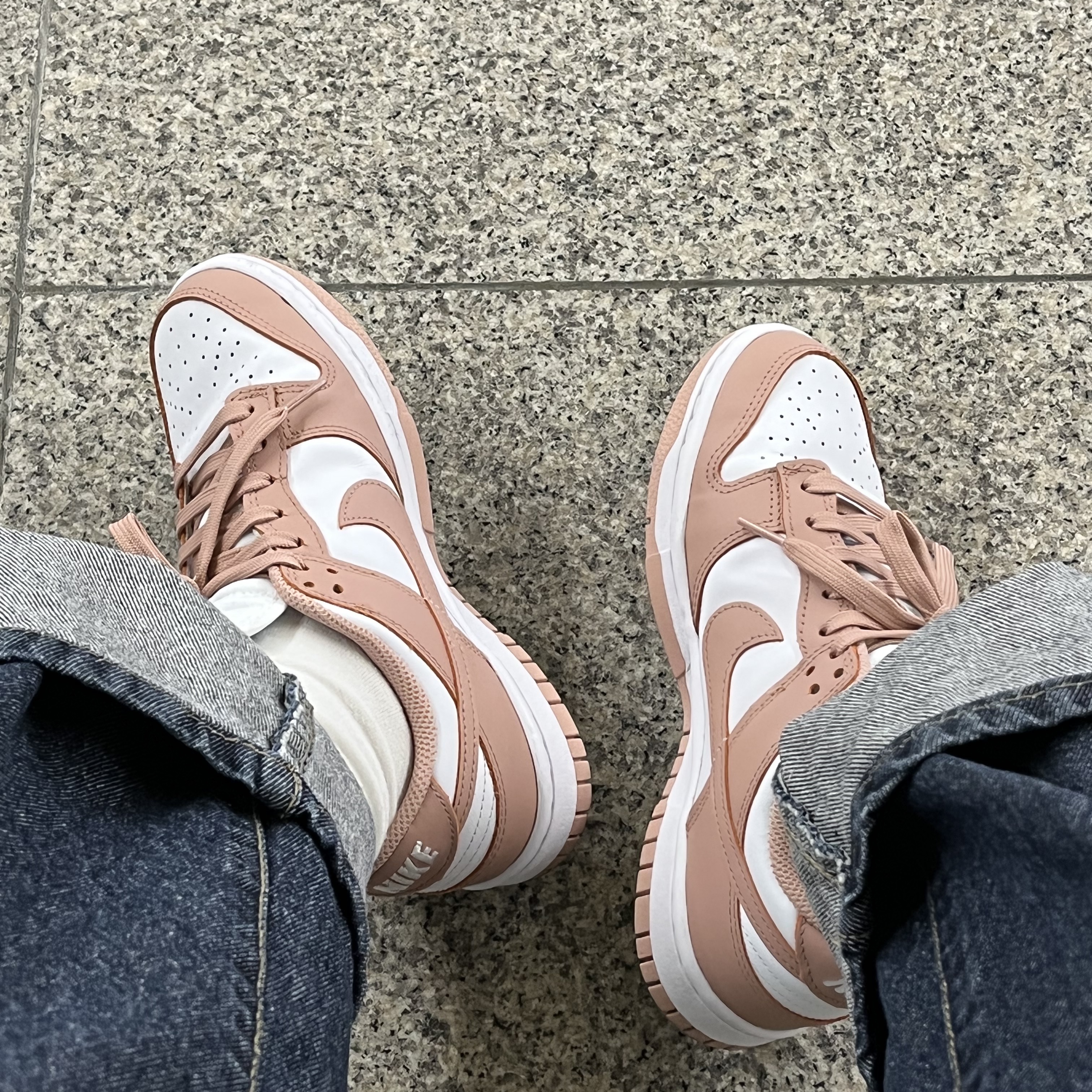 (W) Nike Dunk Low Rose Whisper 착용 스타일 - 1