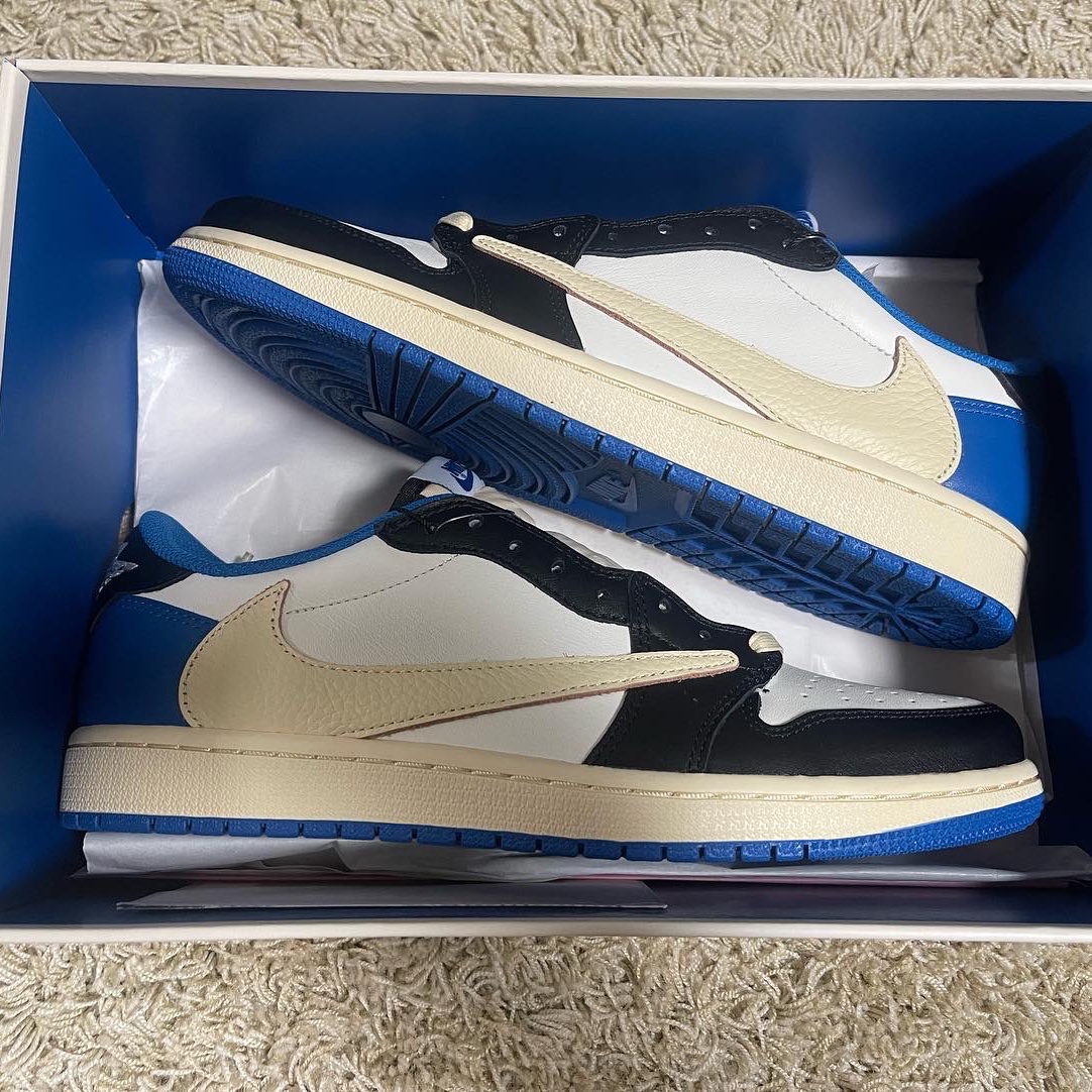 Jordan 1 x Travis Scott x Fragment Retro Low OG SP Military Blue 착용 스타일 - 1