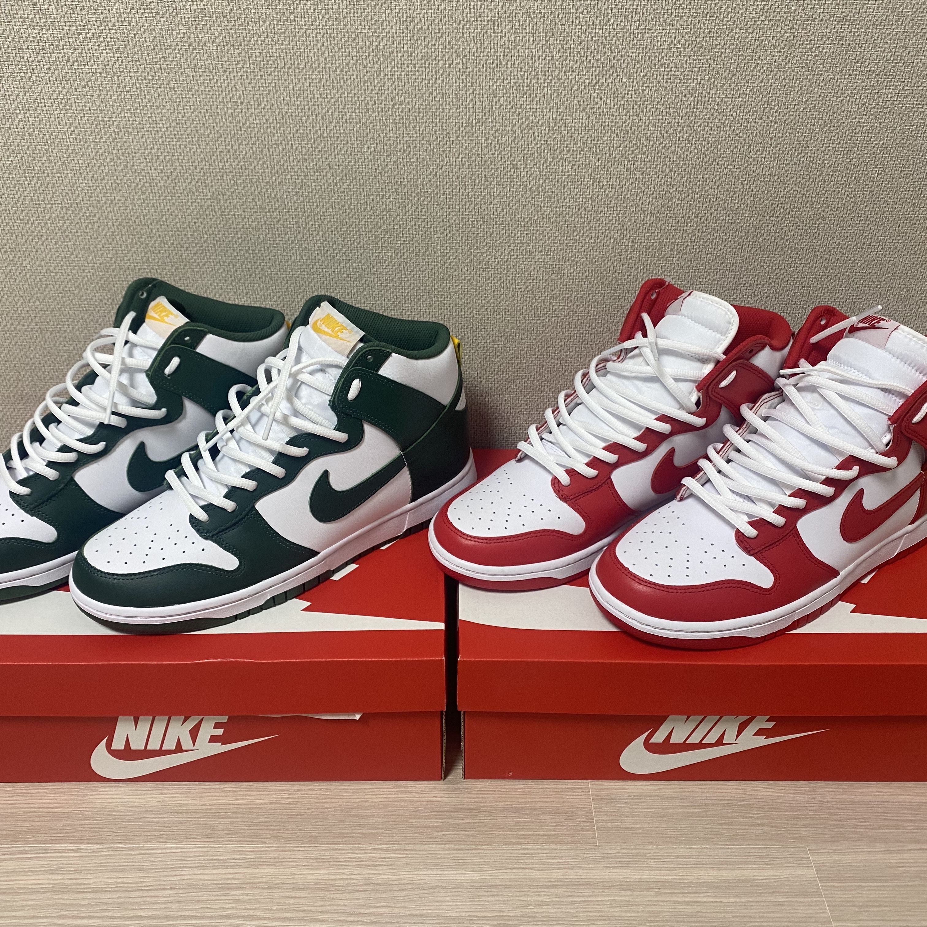 Nike Dunk High Retro Noble Green, Nike Dunk High Retro Championship White and Red 착용 스타일