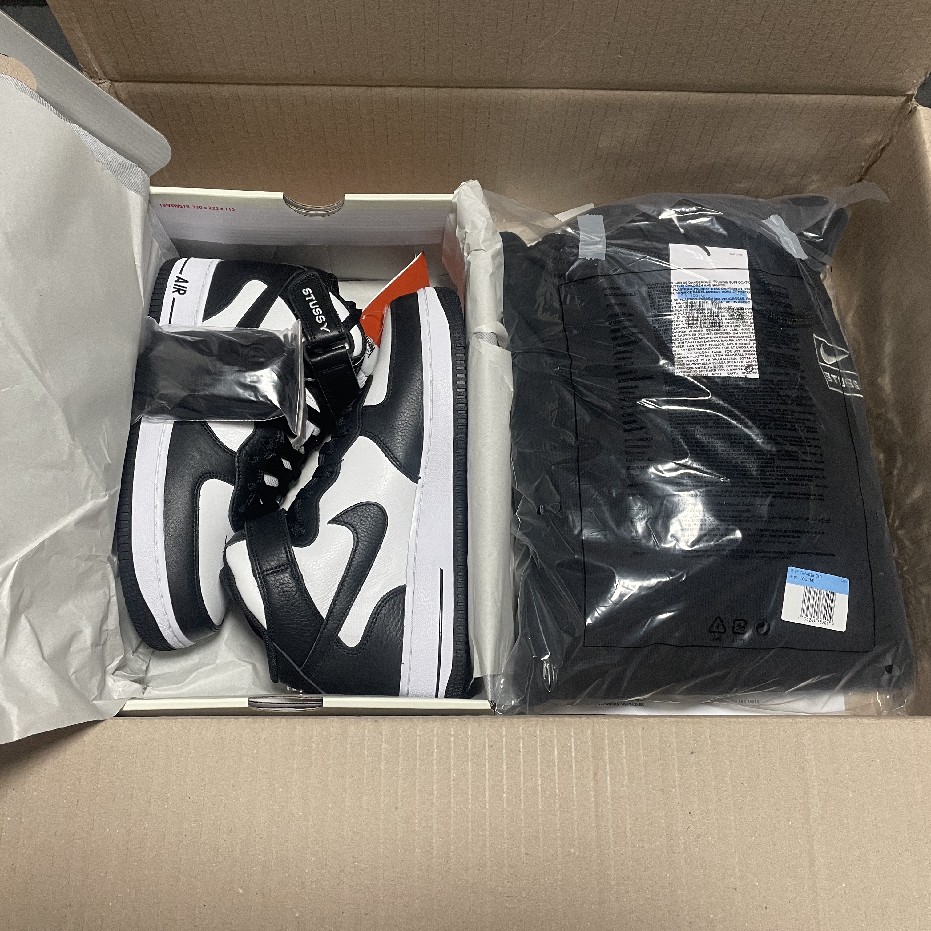 Nike x Stussy Air Force 1 '07 Mid SP Black and Light Bone, Nike x Stussy NRG RA Washed Pullover Hoodie Black (DN4028-010) 착용 스타일