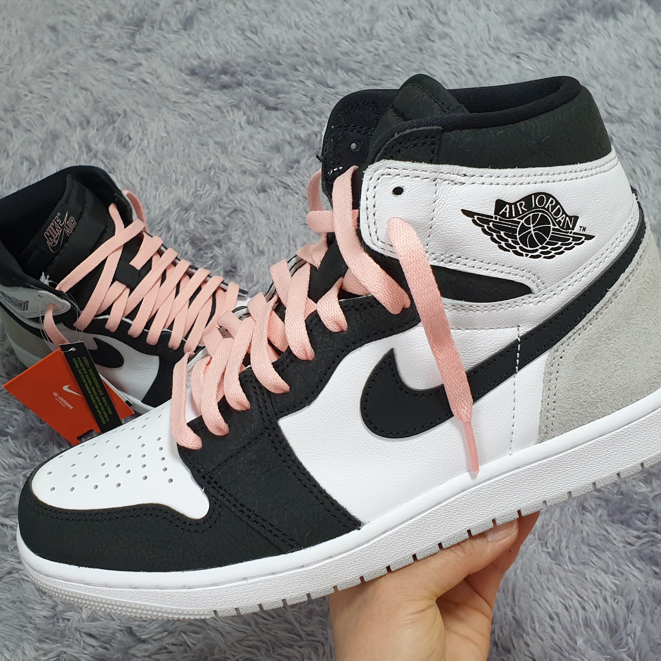 Jordan 1 Retro High OG Bleached Coral 착용 스타일 - 1