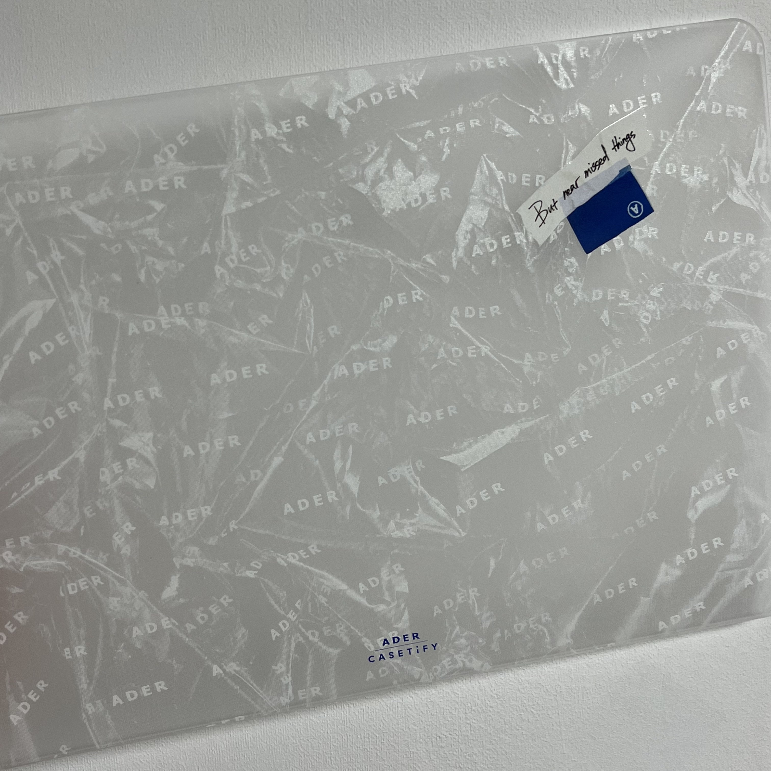 Casetify x Ader Error Plastic MacBook Case 착용 스타일