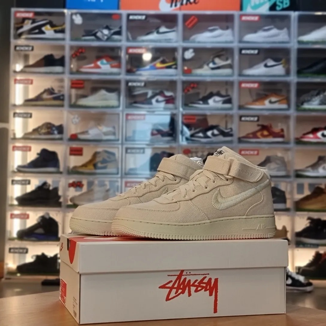 Nike x Stussy Air Force 1 '07 Mid SP Fossil 착용 스타일 - 1