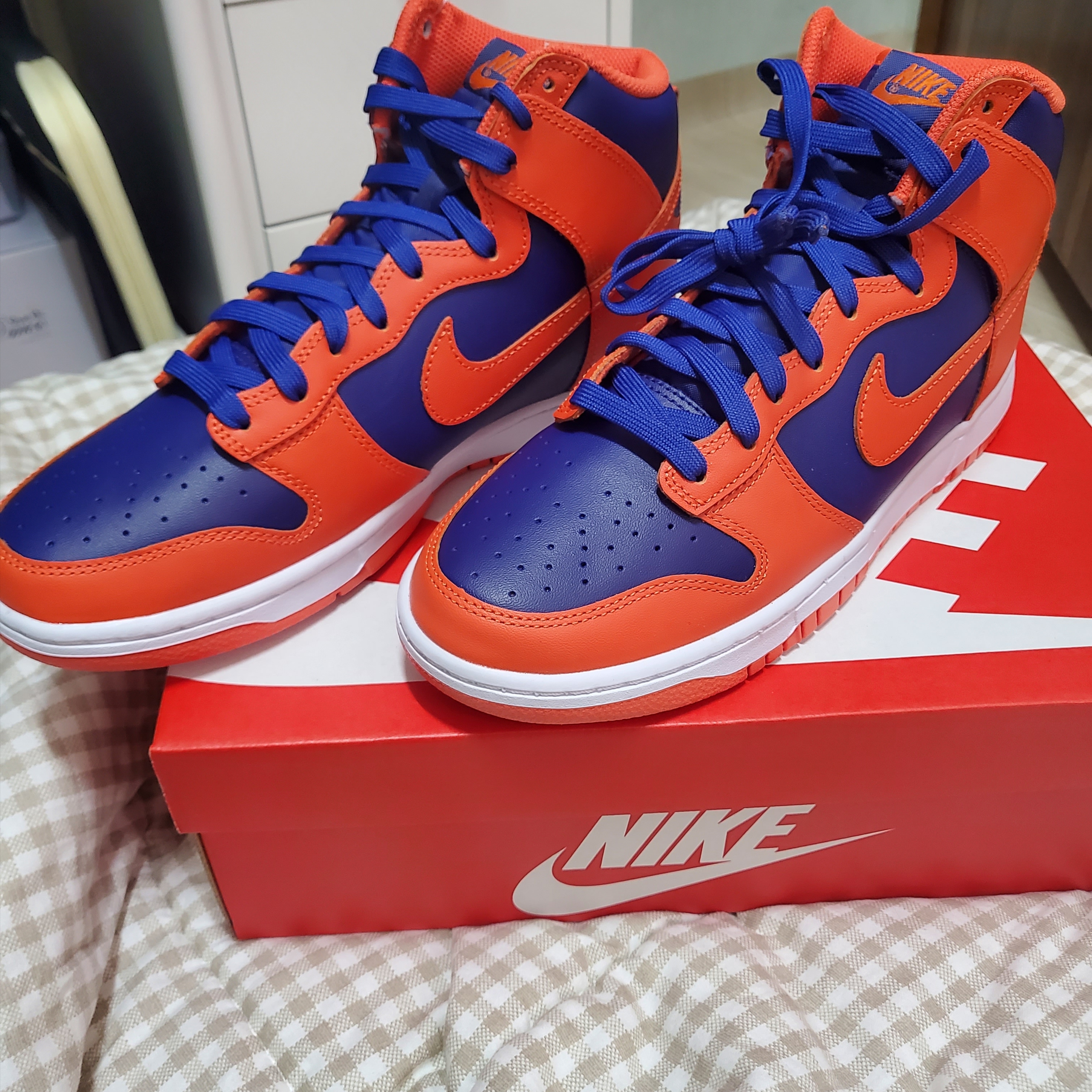 Nike Dunk High Retro Orange and Deep Royal 착용 스타일 - 2