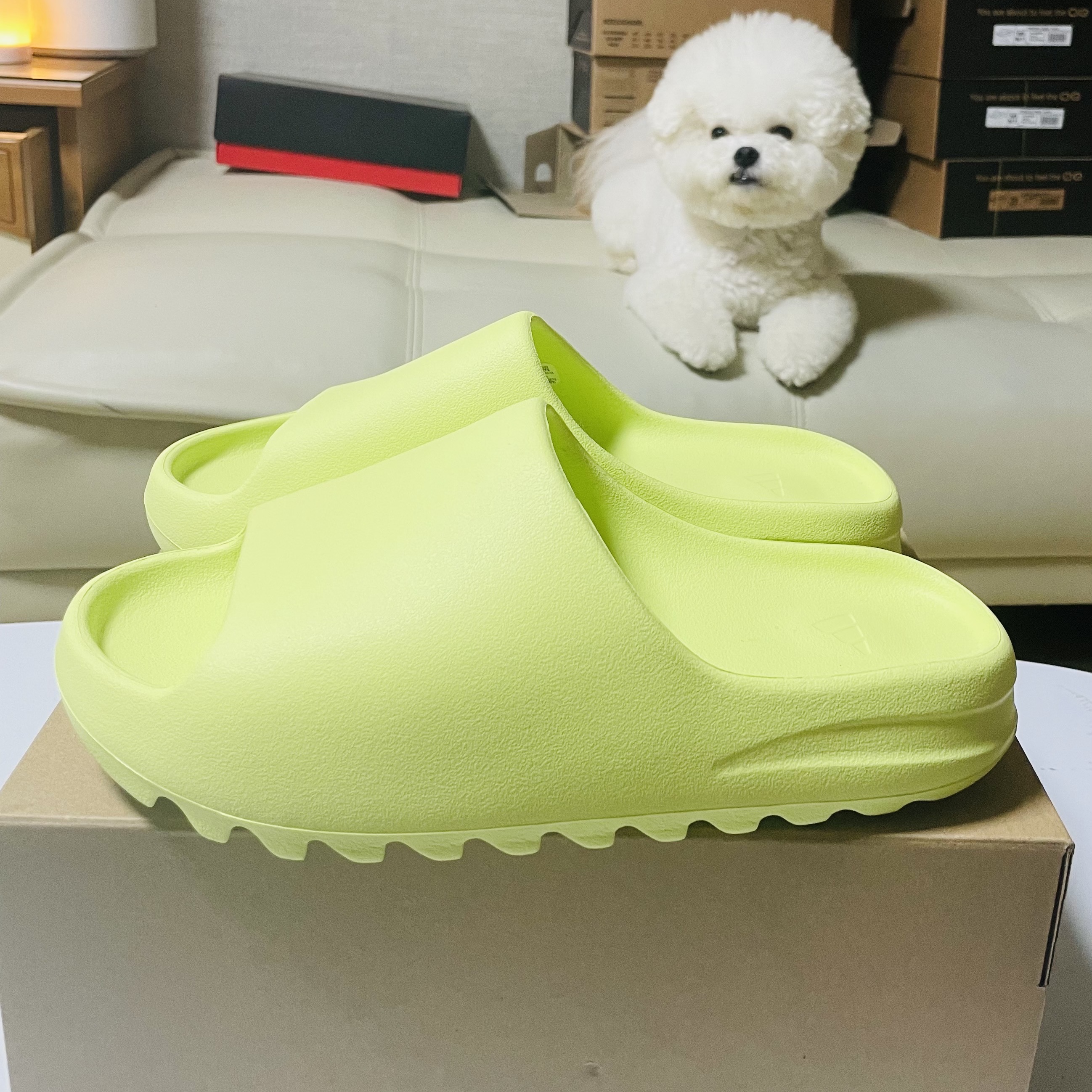 Adidas Yeezy Slide Glow Green 2022/2023 착용 스타일