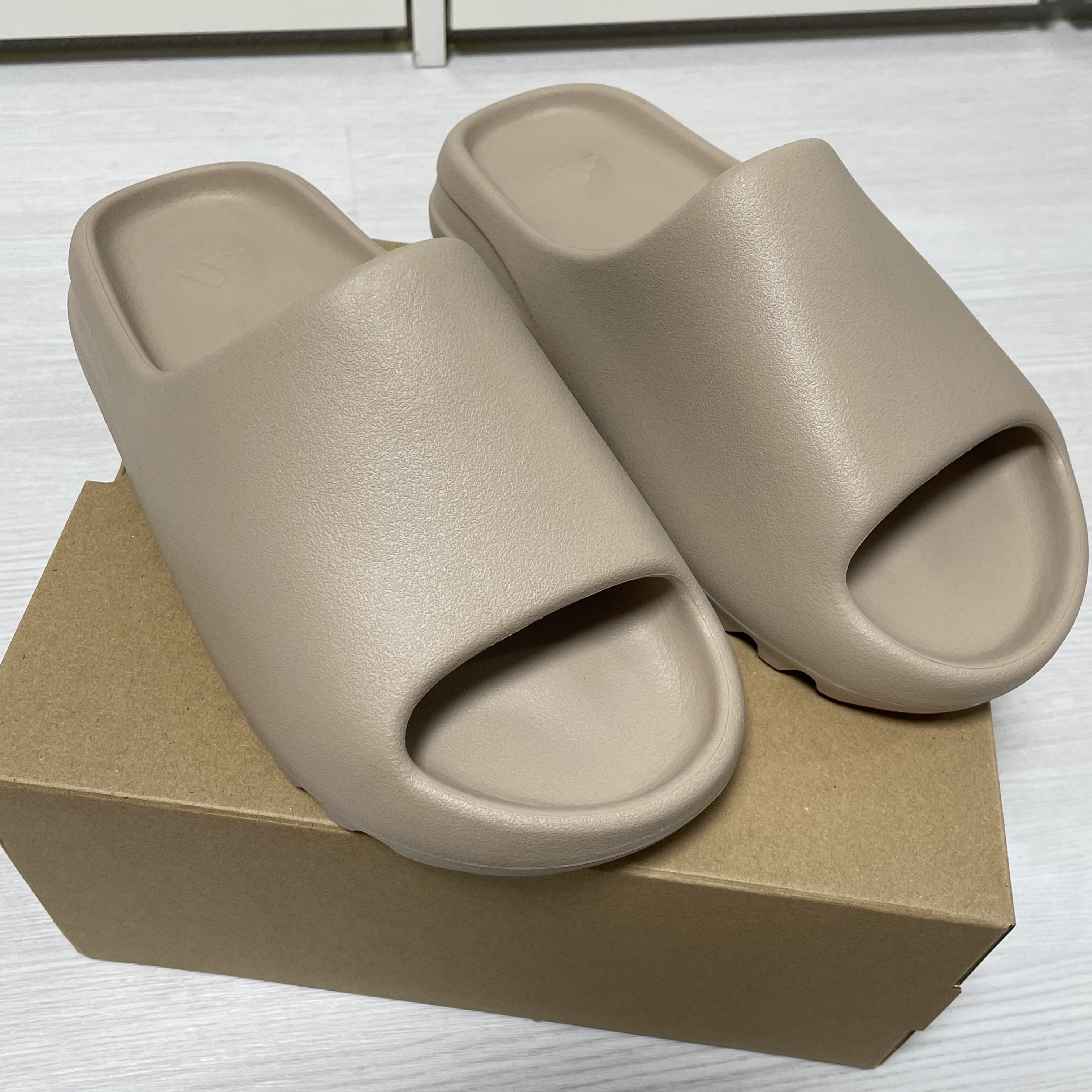 Adidas Yeezy Slide Pure - Re-Release Ver. 착용 스타일