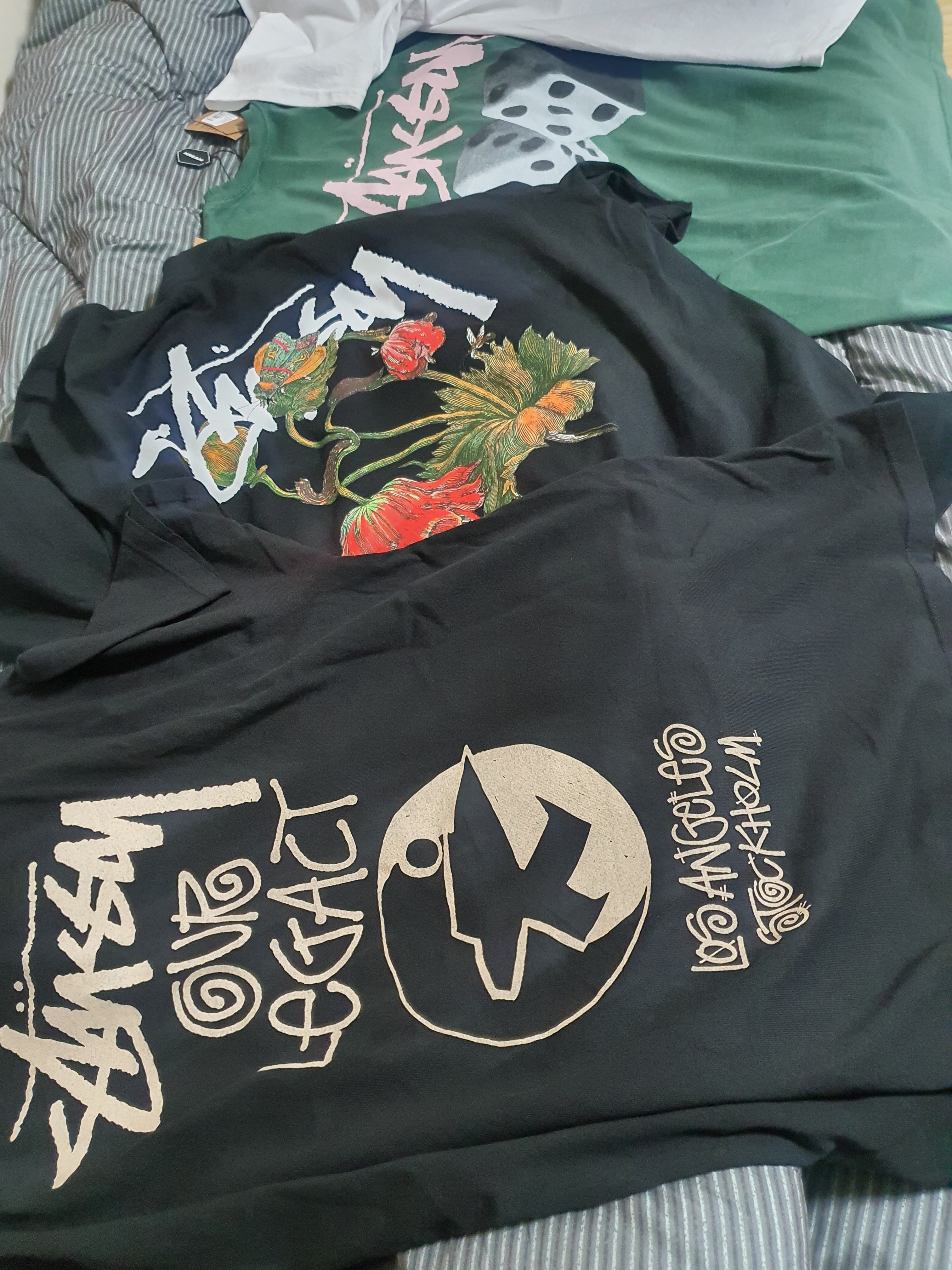 Stussy x Our Legacy Surfman Pig. Dyed T-Shirt Black - 21FW, Stussy Withered Flower T-Shirt Black 착용 스타일 - 1