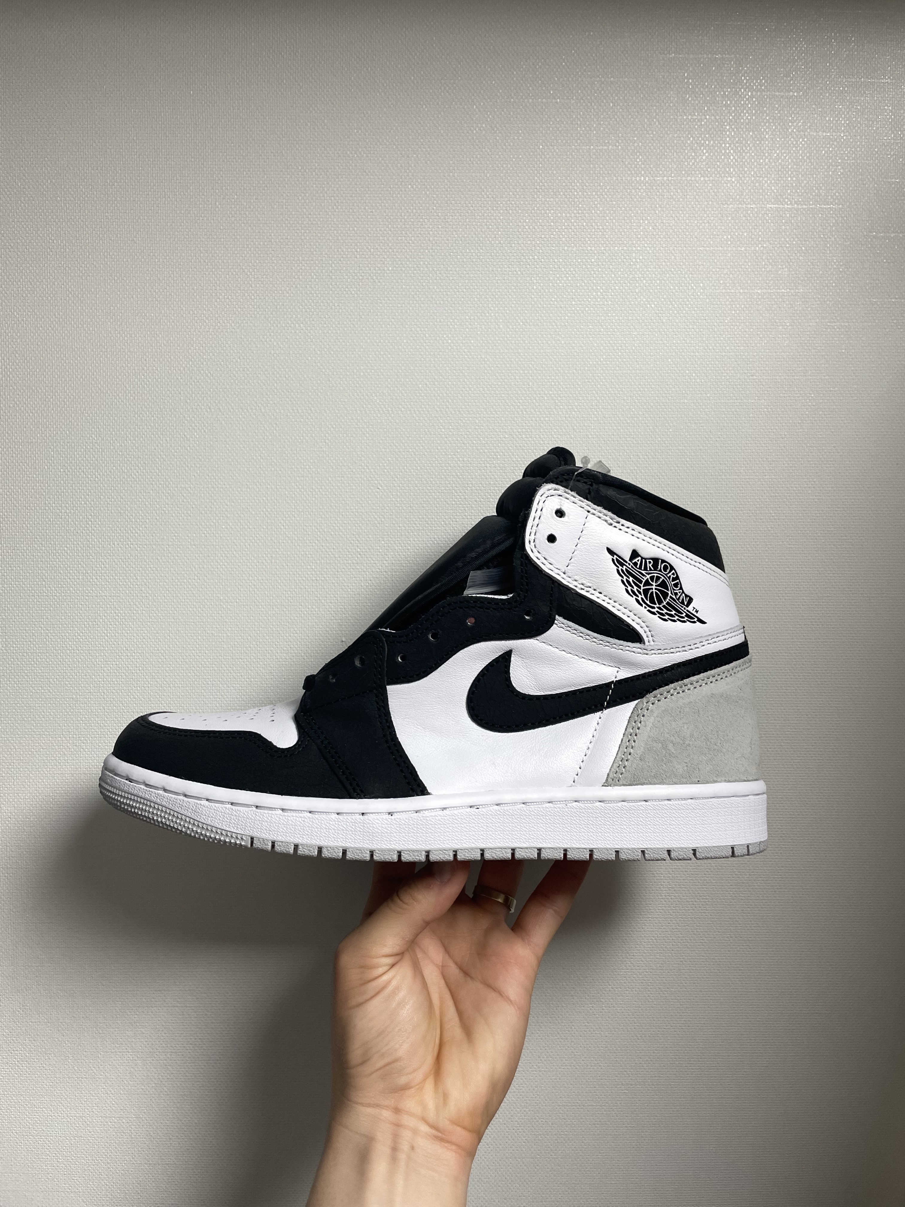 Jordan 1 Retro High OG Bleached Coral 착용 스타일 - 1