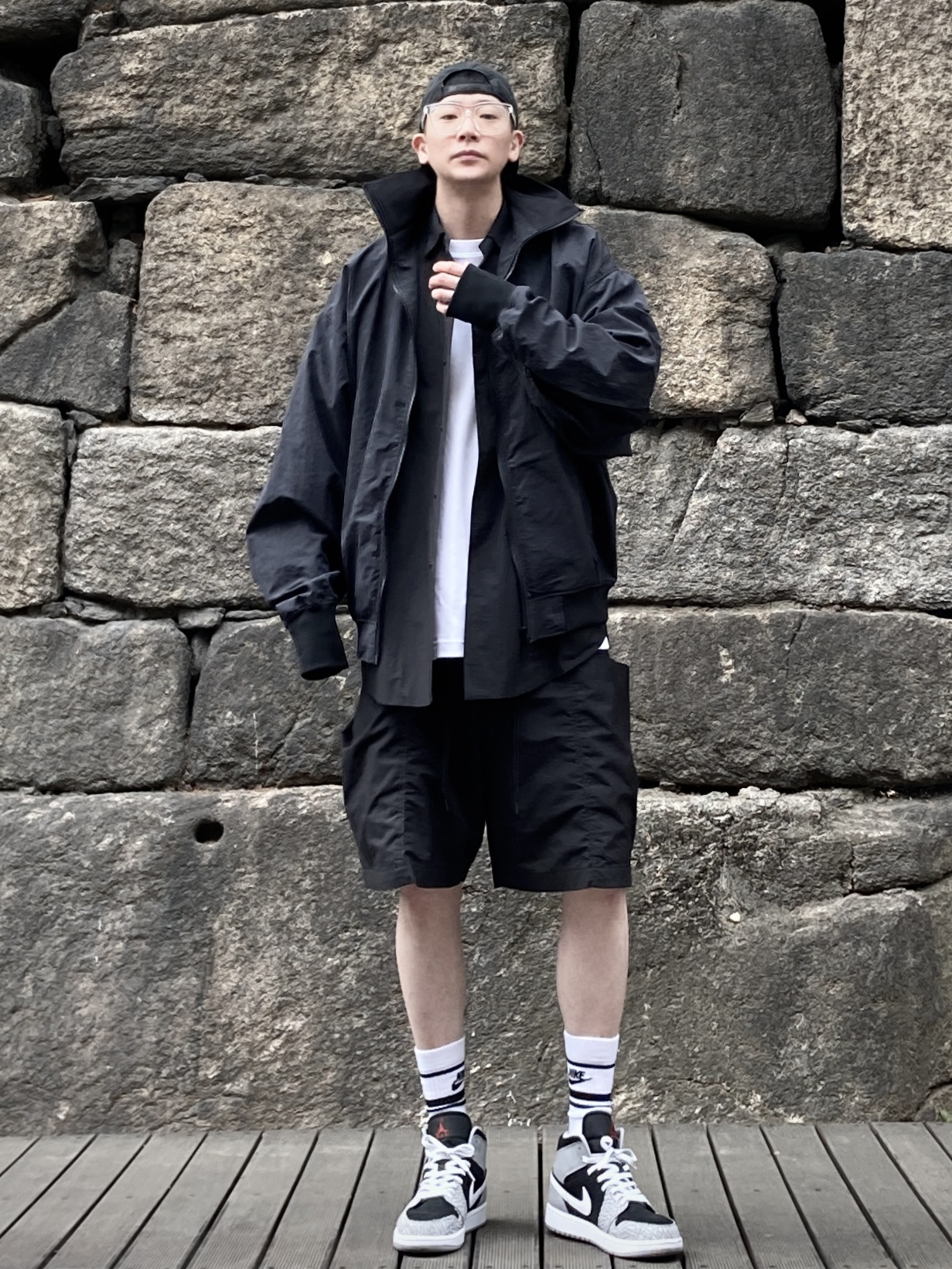 Jordan 1 Mid Elephant Toe, Essentials x New Era Retro Crown Strapback Black 착용 스타일 - 1