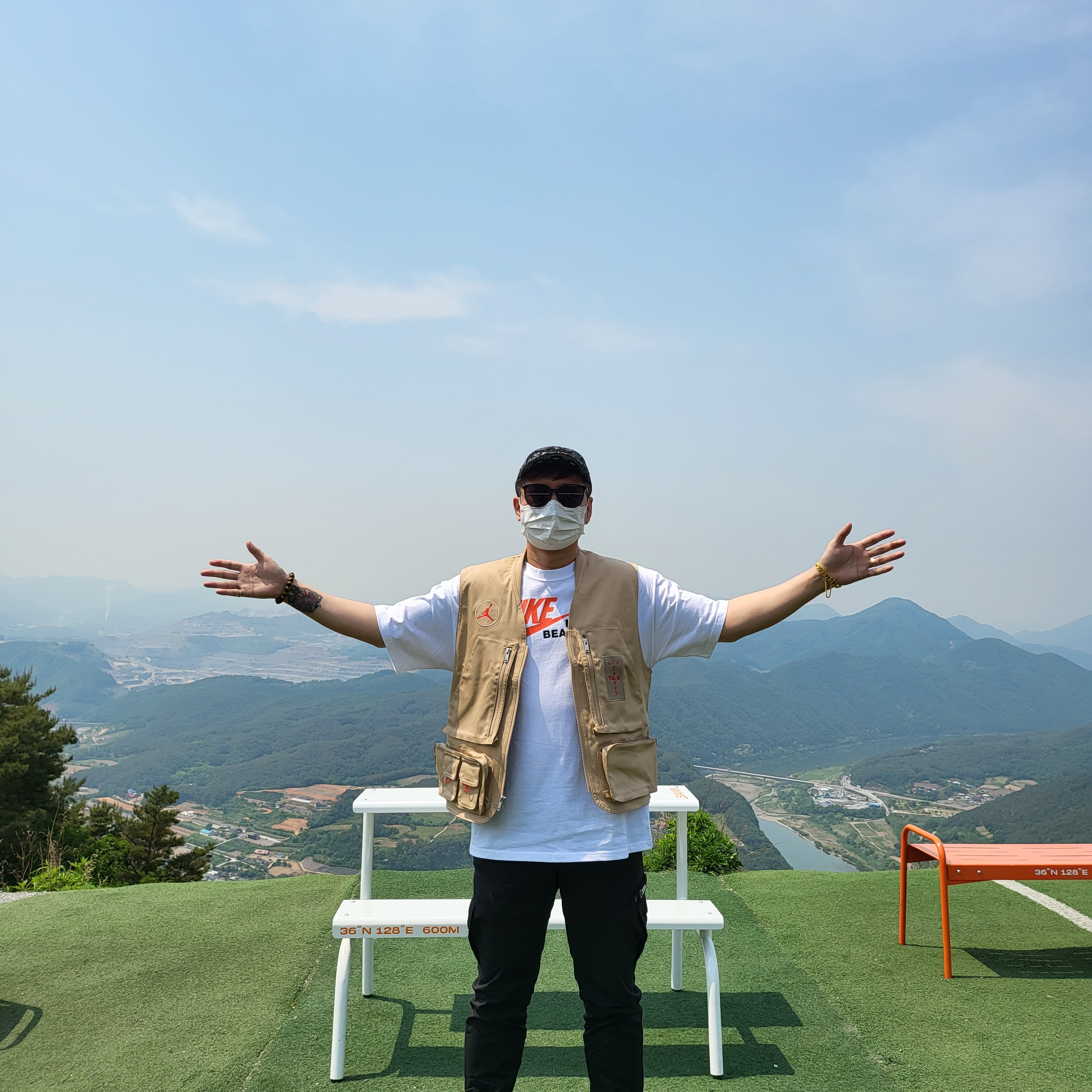 Nike x Matthew M Williams Zoom 004 Rust Factor, Nike x Stussy International Beach Crew T-Shirt White - US/EU 착용 스타일 - 3
