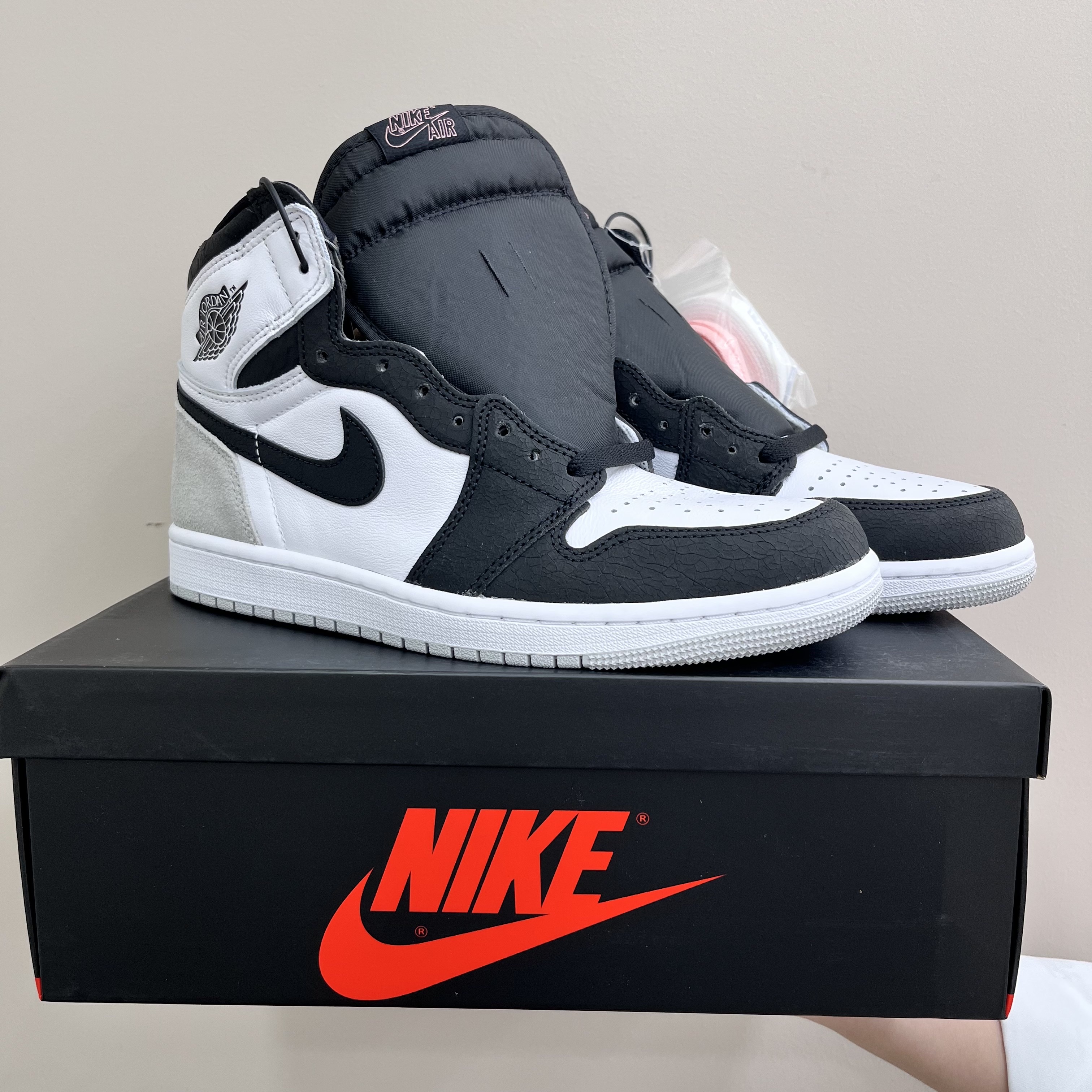 Jordan 1 Retro High OG Bleached Coral 착용 스타일