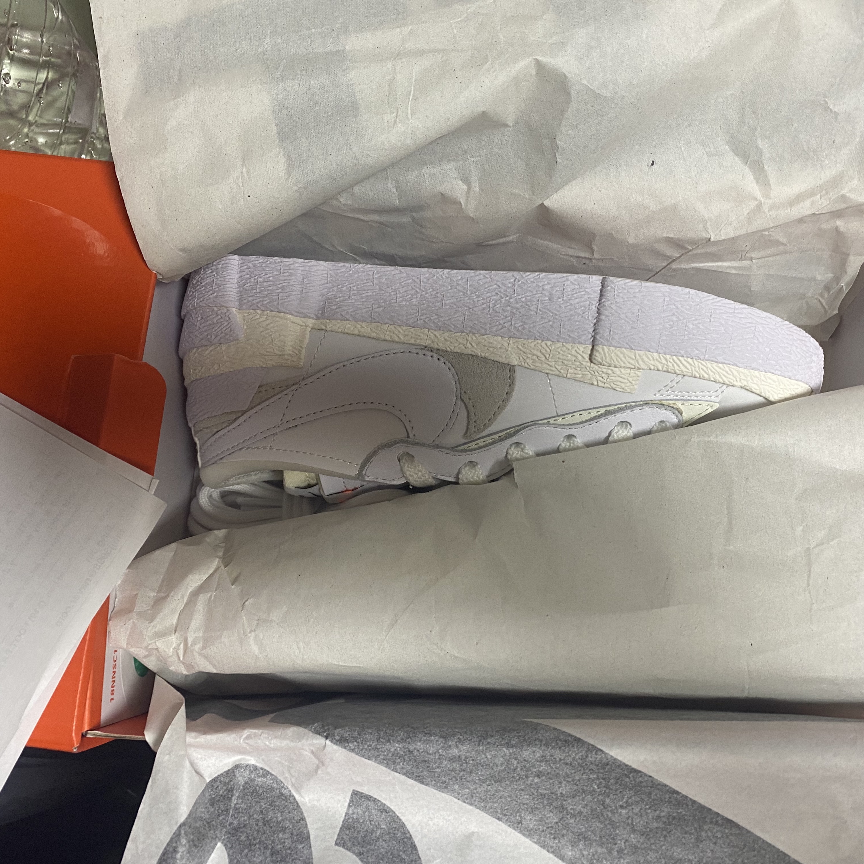 Nike x Sacai Blazer Low White Patent Leather 착용 스타일 - 2