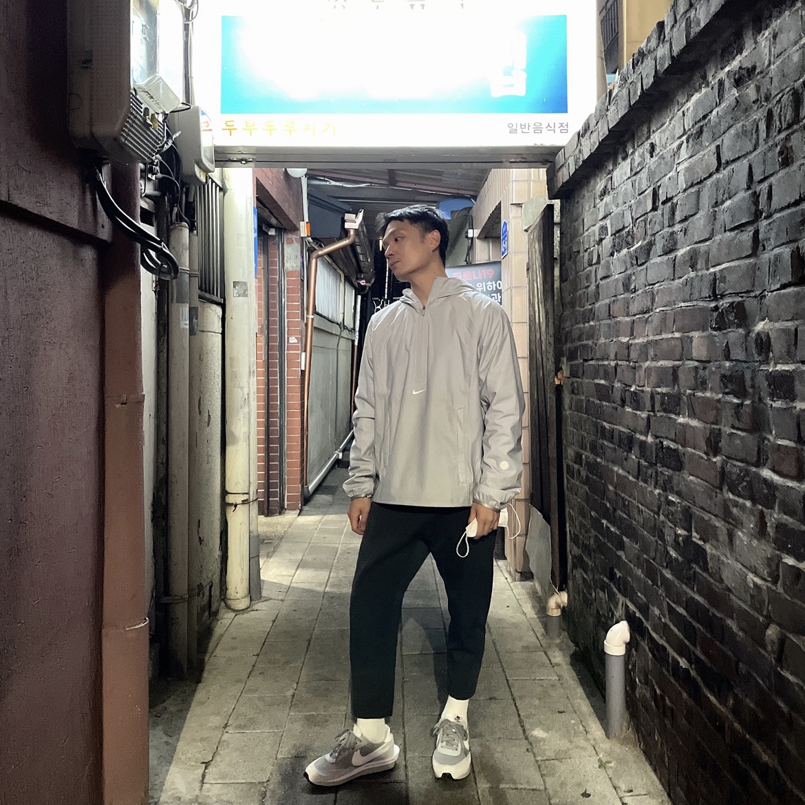 Nike x Sacai x Fragment LDWaffle Light Smoke Grey, Nike x Drake Nocta Golf Jacket Grey - Asia 착용 스타일