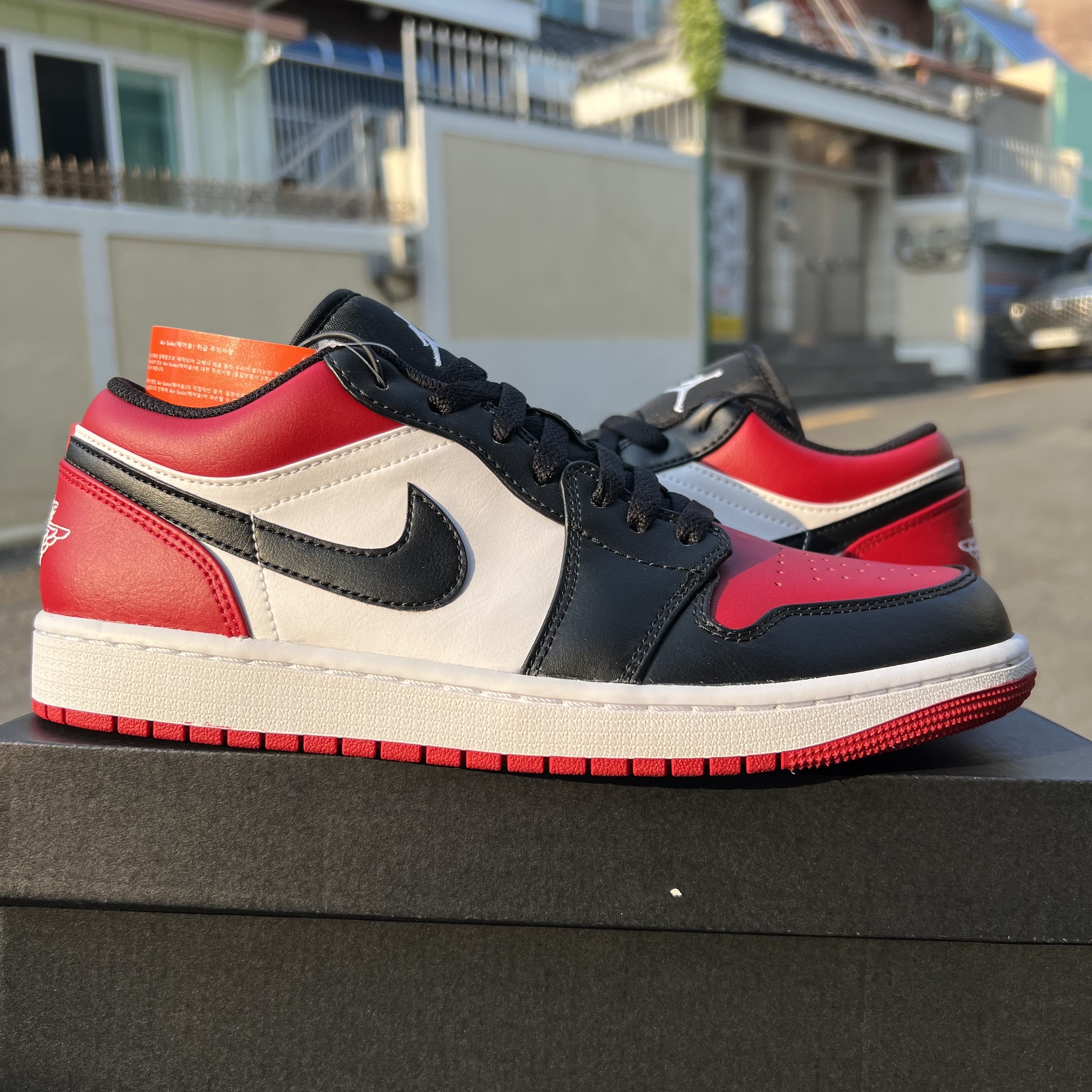 Jordan 1 Low Bred Toe 착용 스타일 - 2