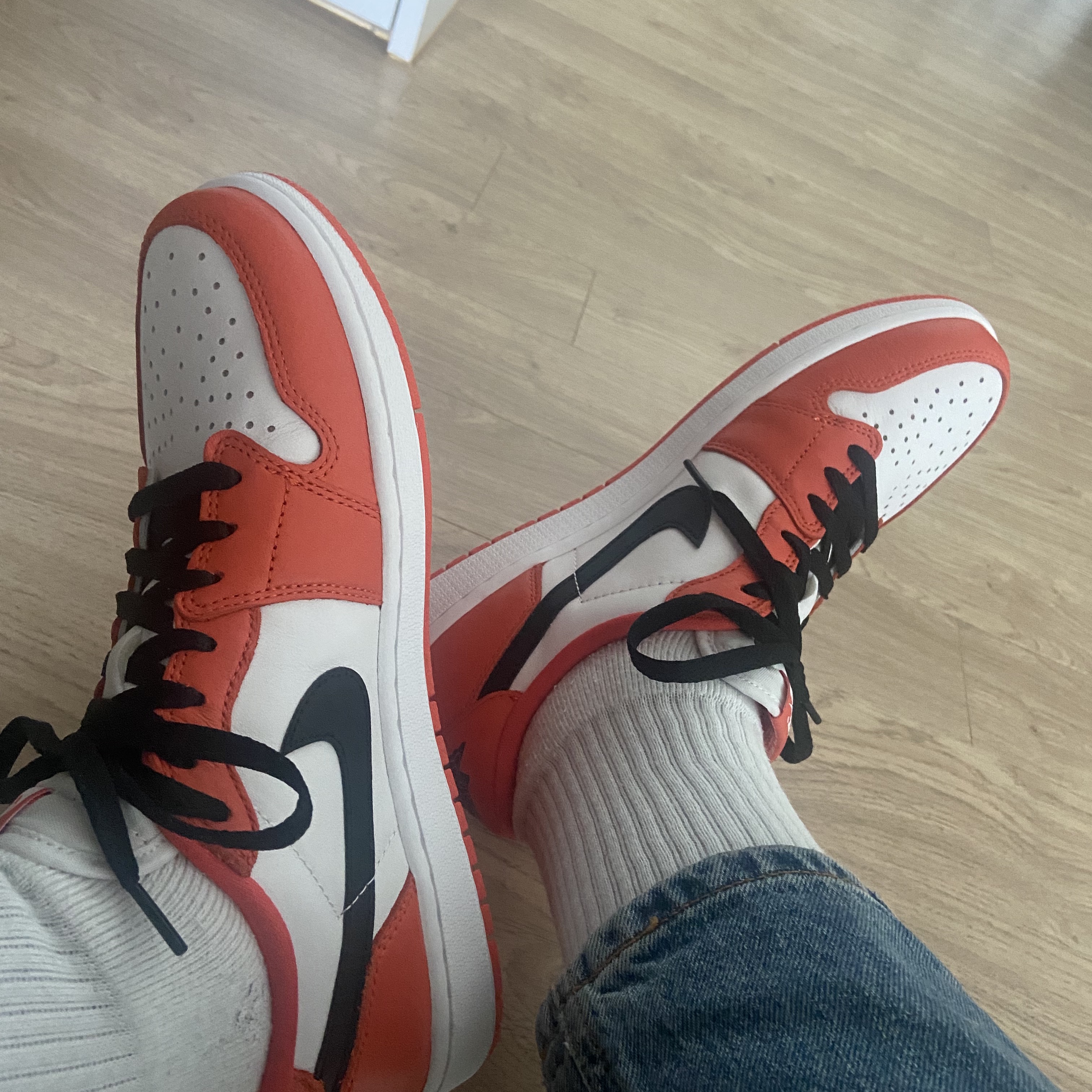 Jordan 1 Low OG Starfish 착용 스타일 - 2
