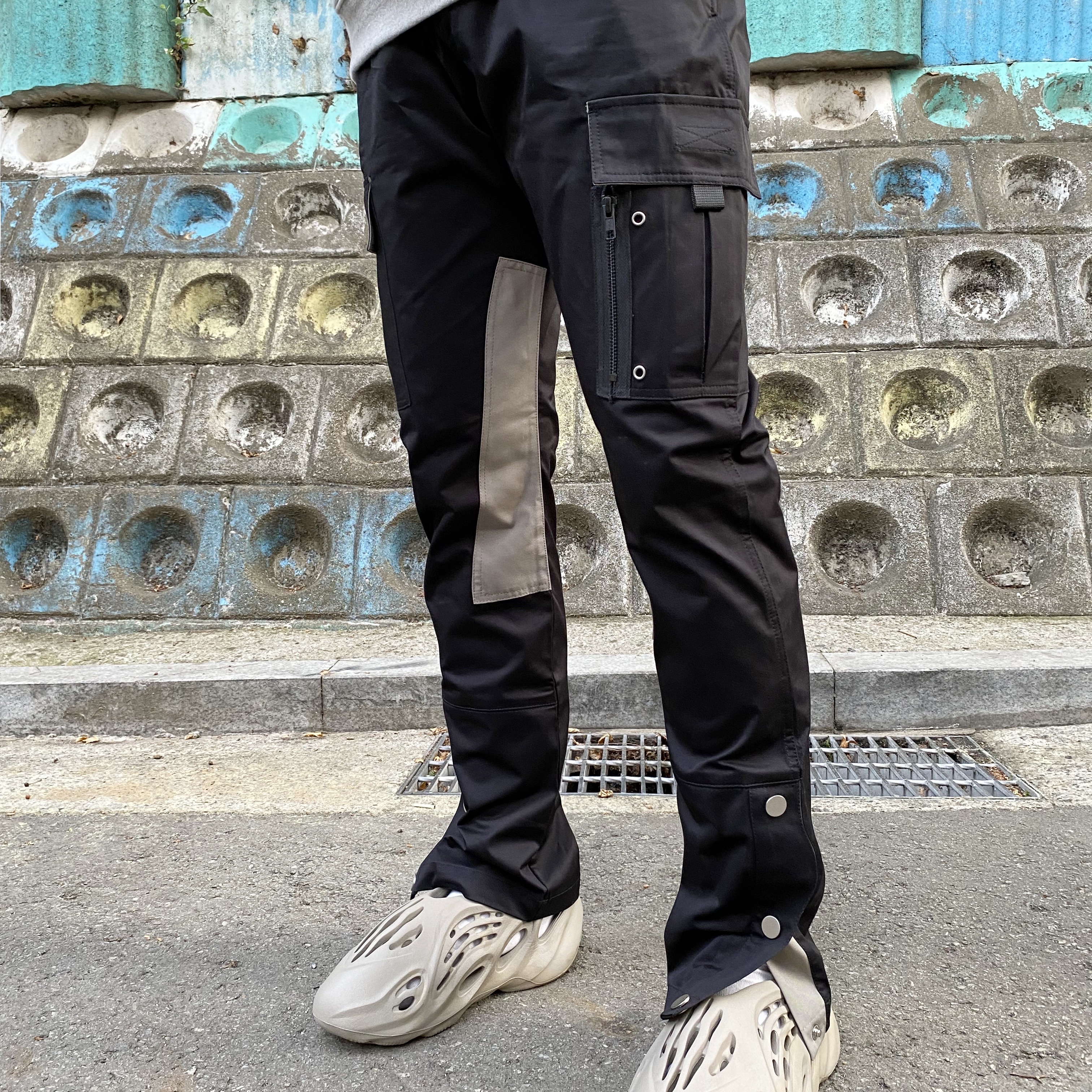 Adidas Yeezy Foam RNNR Sand 착용 스타일 - 2