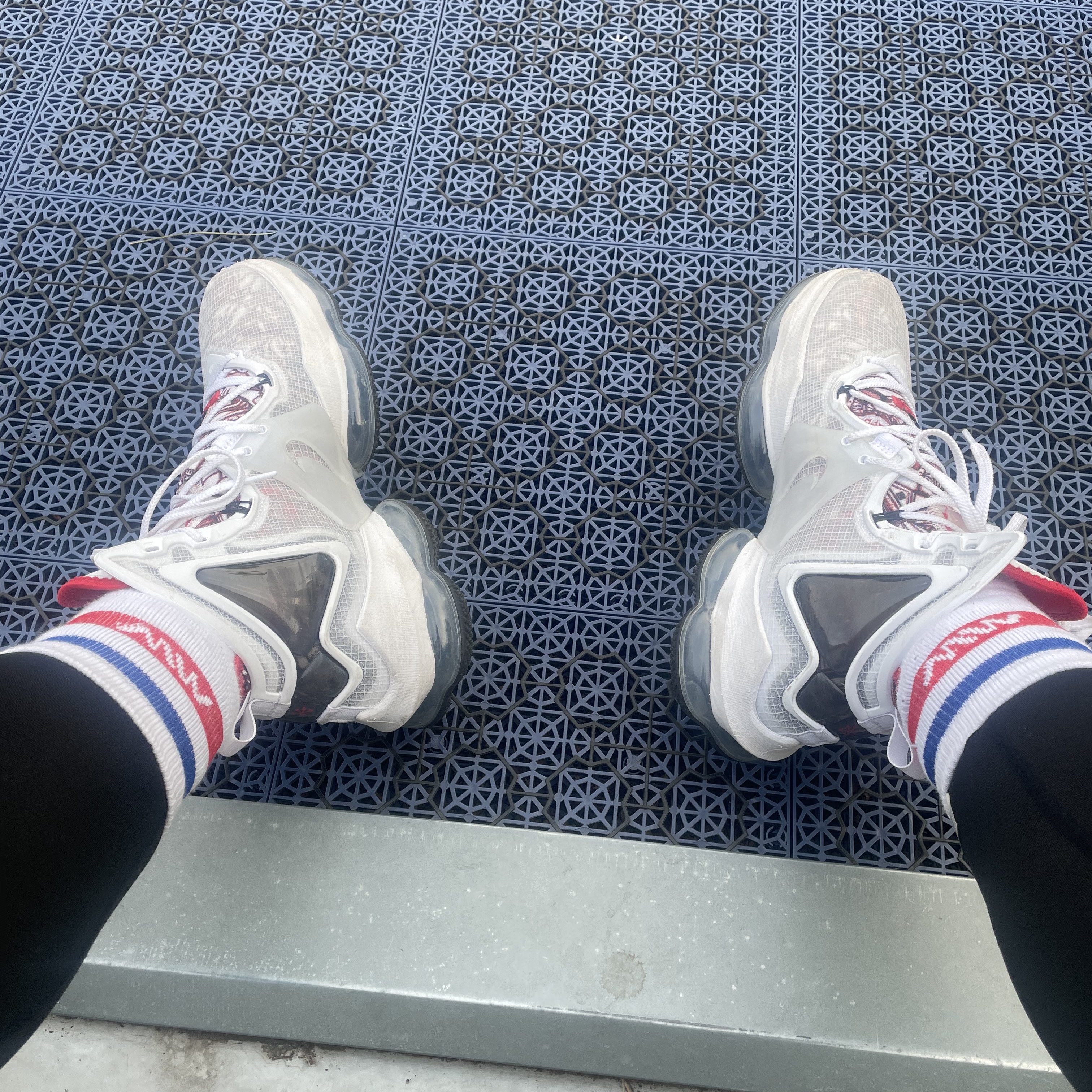 Nike LeBron XIX Love Letter 착용 스타일