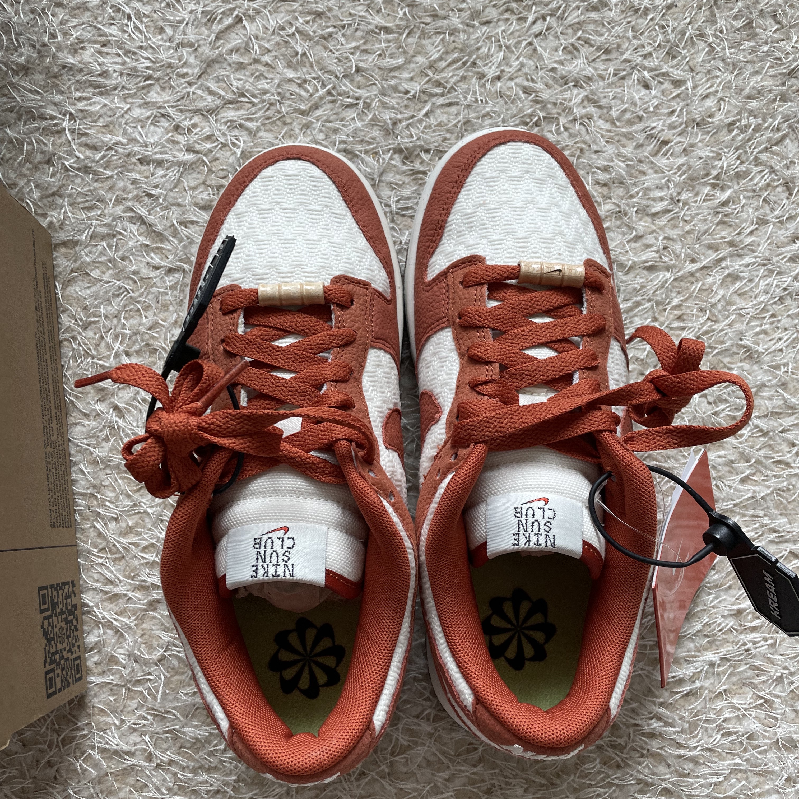 (W) Nike Dunk Low SE Sun Club Burnt Sunrise 착용 스타일 - 2