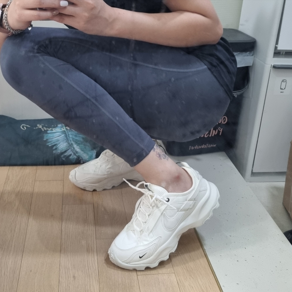 (W) Nike TC 7900 Summit White 착용 스타일