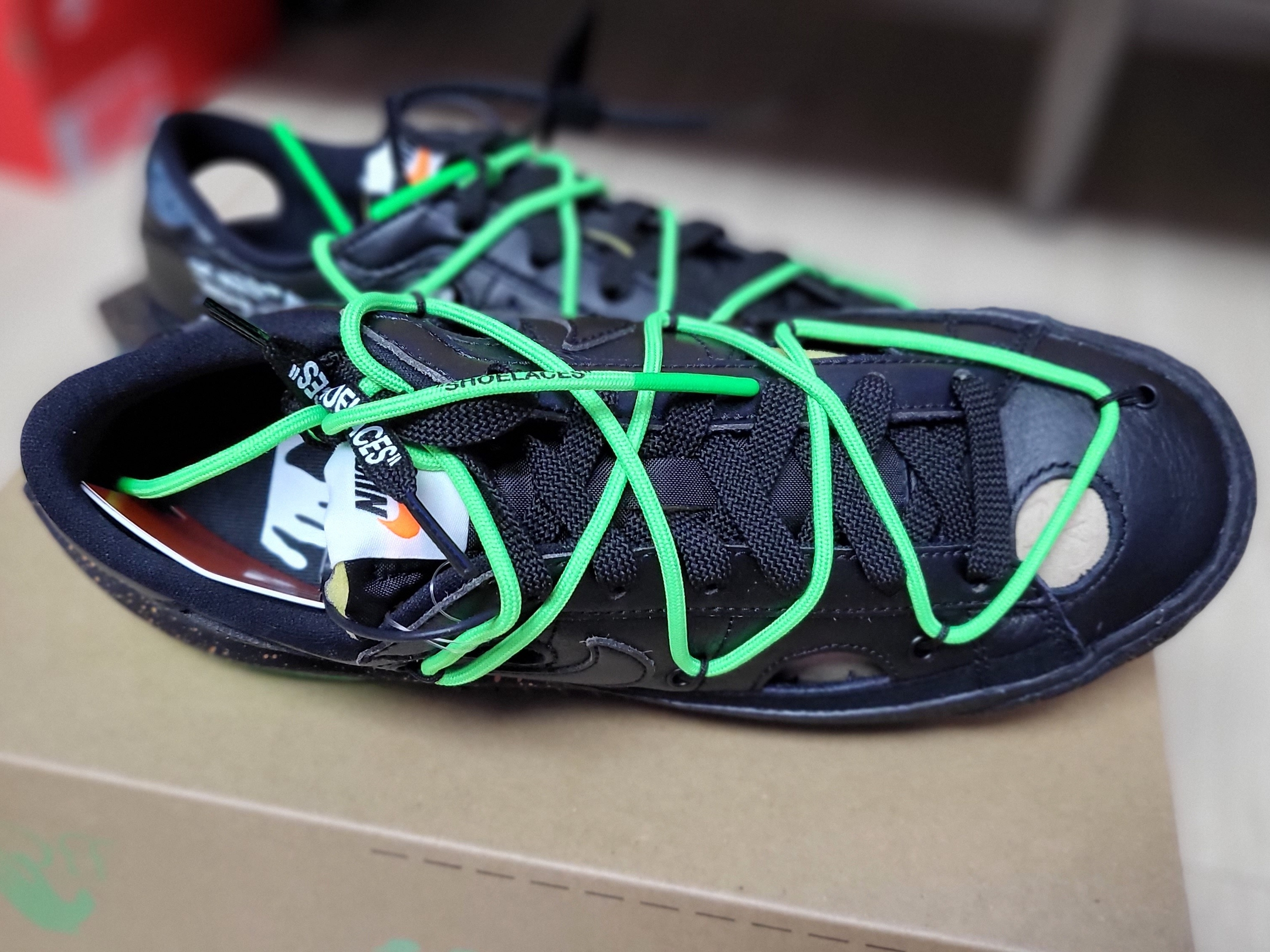 Nike x Off-White Blazer Low '77 Black and Electro Green 착용 스타일 - 4