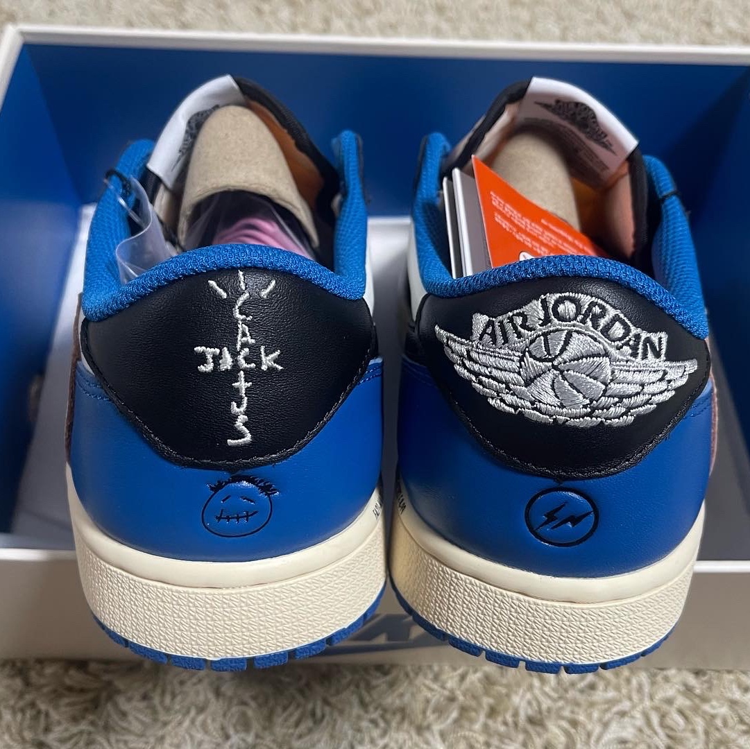 Jordan 1 x Travis Scott x Fragment Retro Low OG SP Military Blue 착용 스타일 - 3