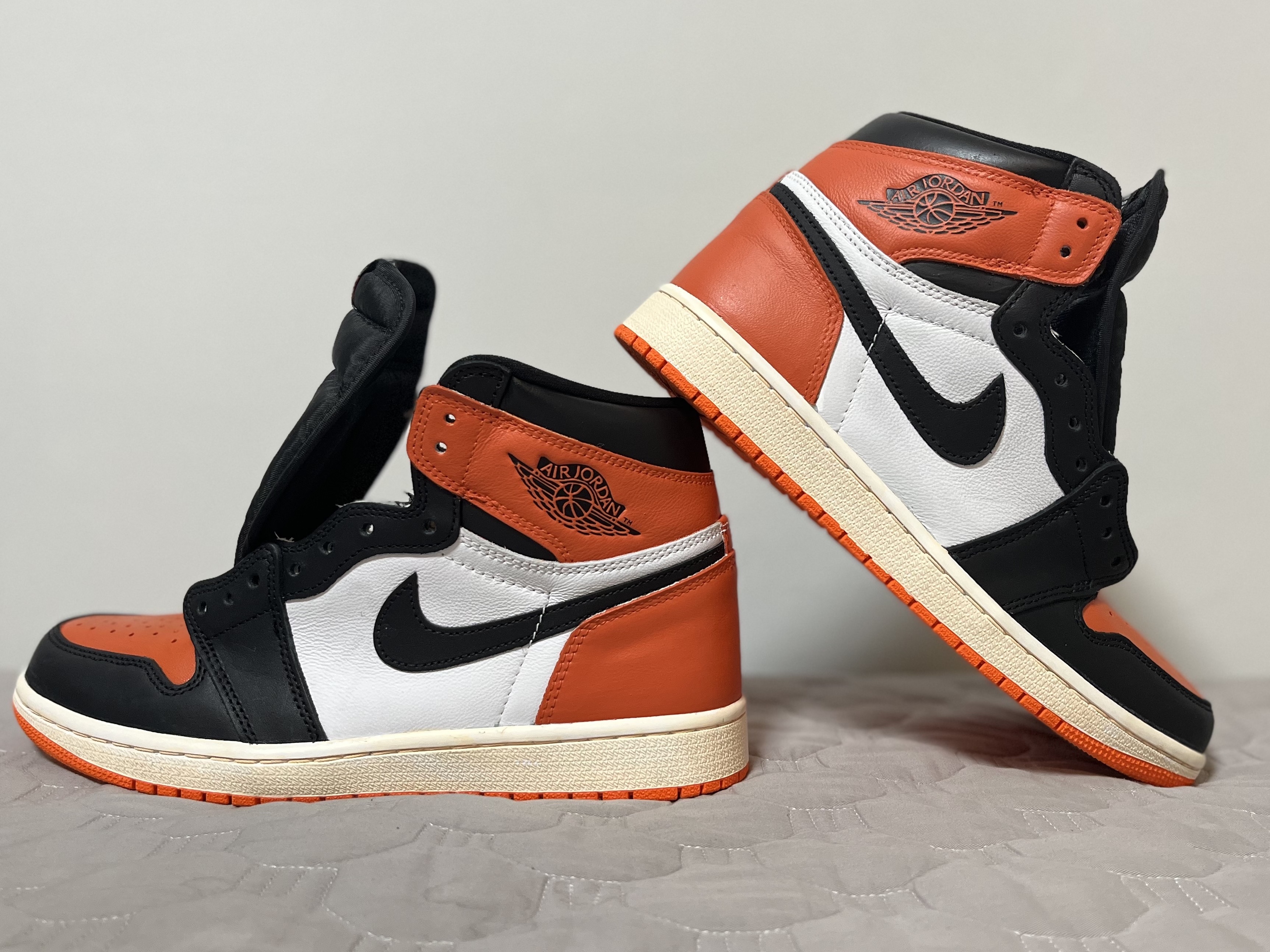Jordan 1 Retro High OG Electro Orange, (GS) Jordan 1 Retro High OG Electro Orange 착용 스타일 - 1