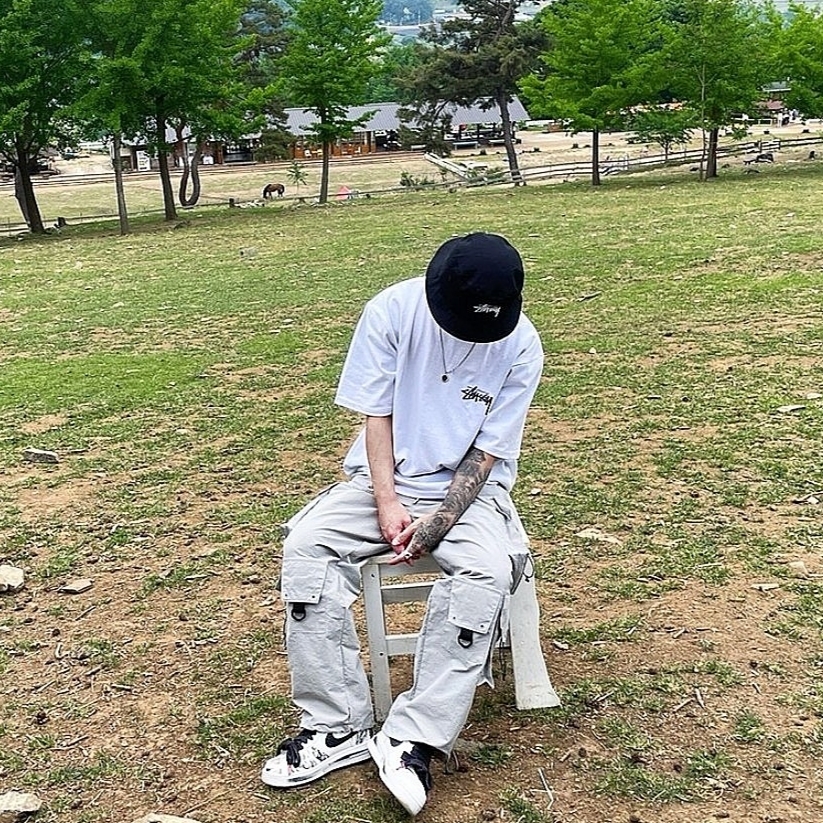 Stussy Fuzzy Dice T-Shirt White, Nike x Peaceminusone Air Force 1 Low Para-Noise 2.0 착용 스타일 - 1