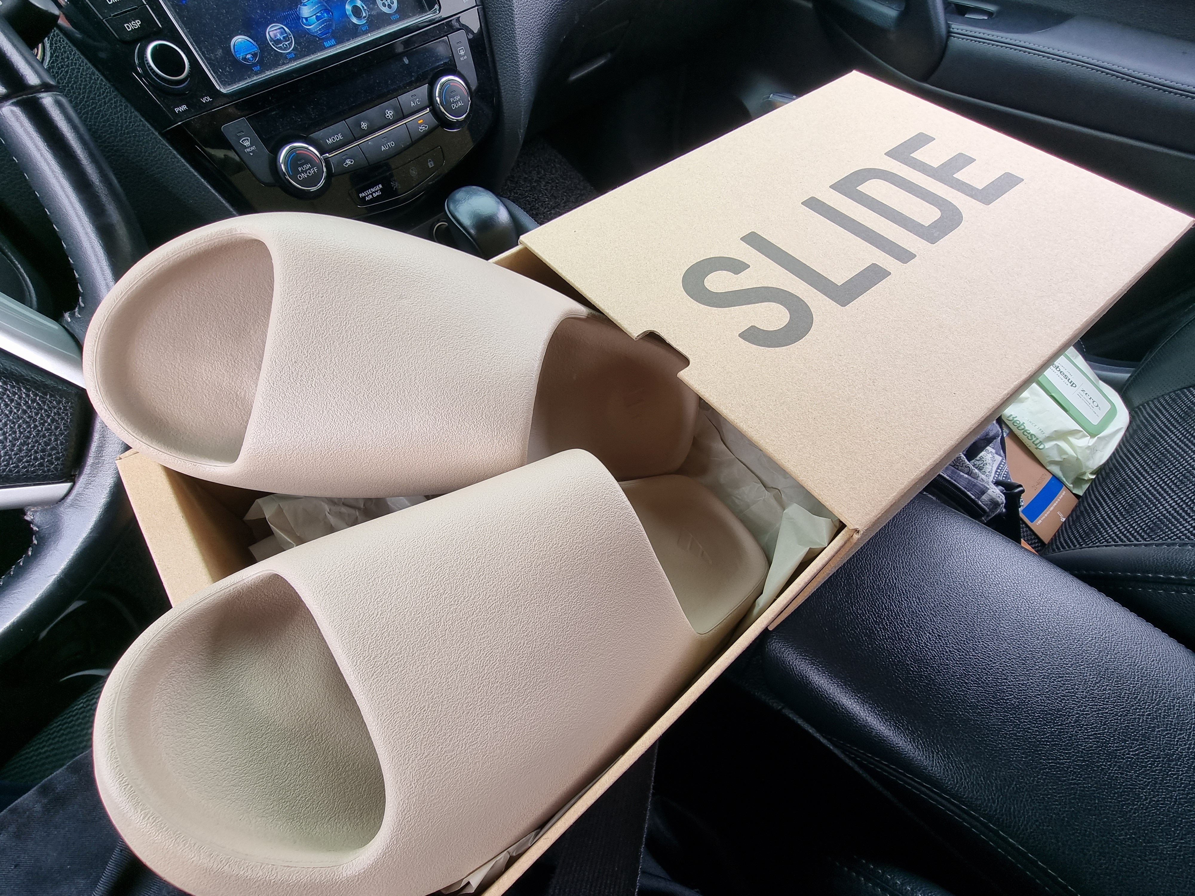 Adidas Yeezy Slide Pure - Re-Release Ver. 착용 스타일