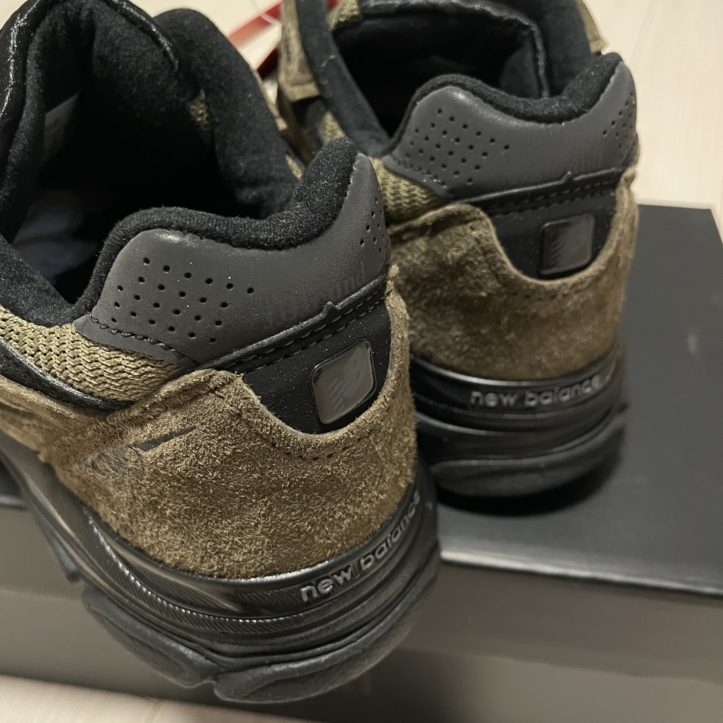 New Balance x JJJJound 990v3 Brown Black 착용 스타일 - 4