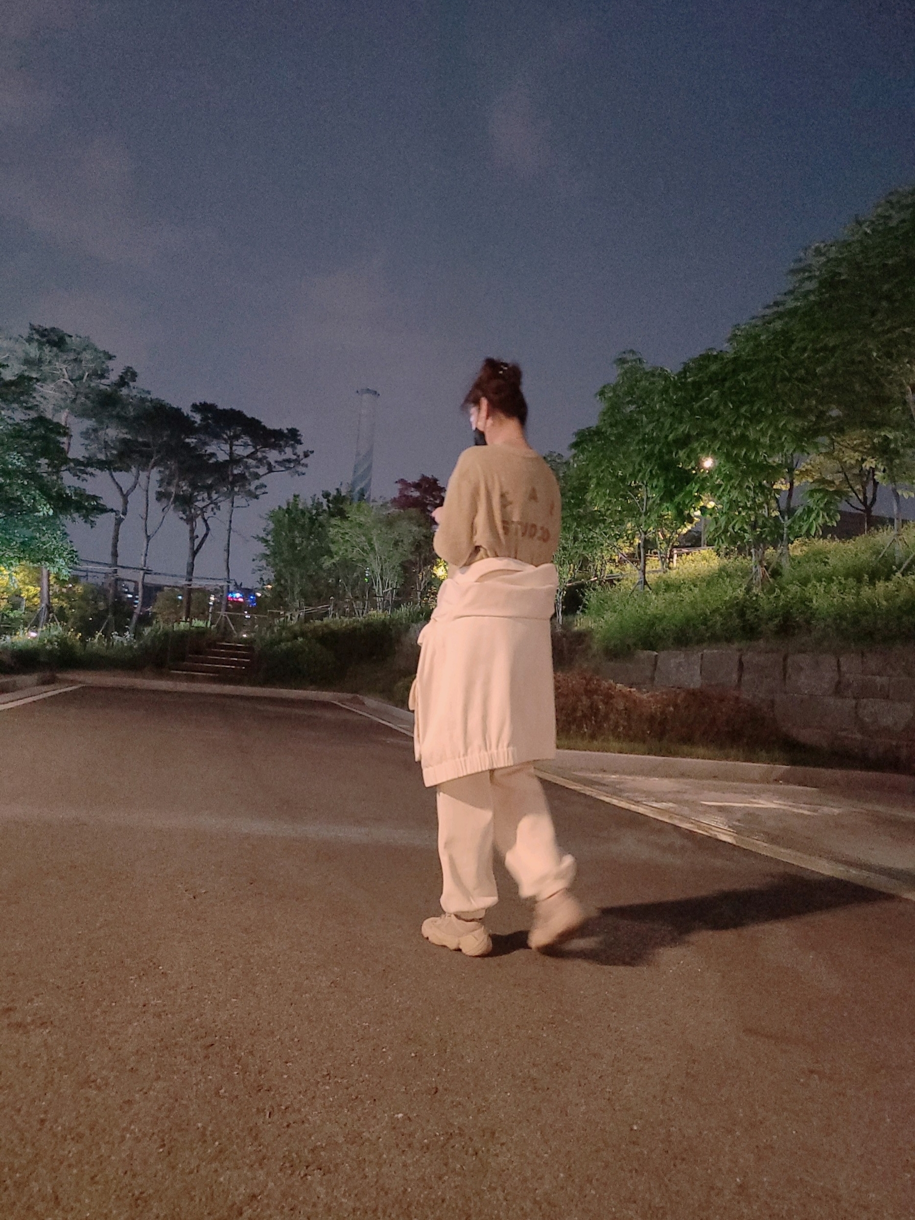 Adidas Yeezy 500 Taupe Light, IAB Studio Towel T-Shirt Light Green 착용 스타일