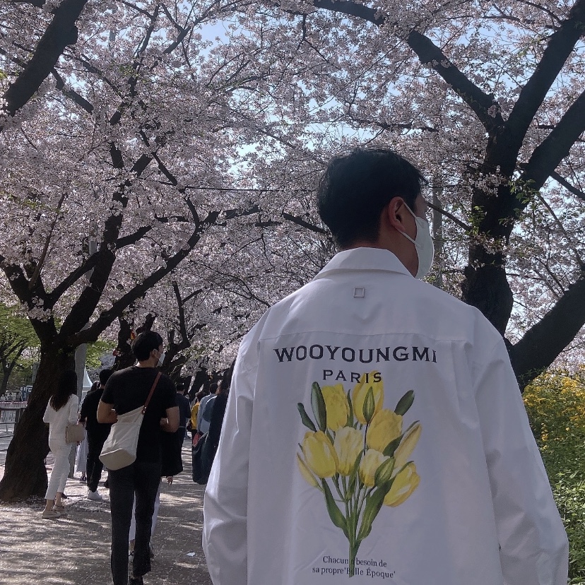 Wooyoungmi Flower Print Back Logo Shirt White - 22SS 착용 스타일
