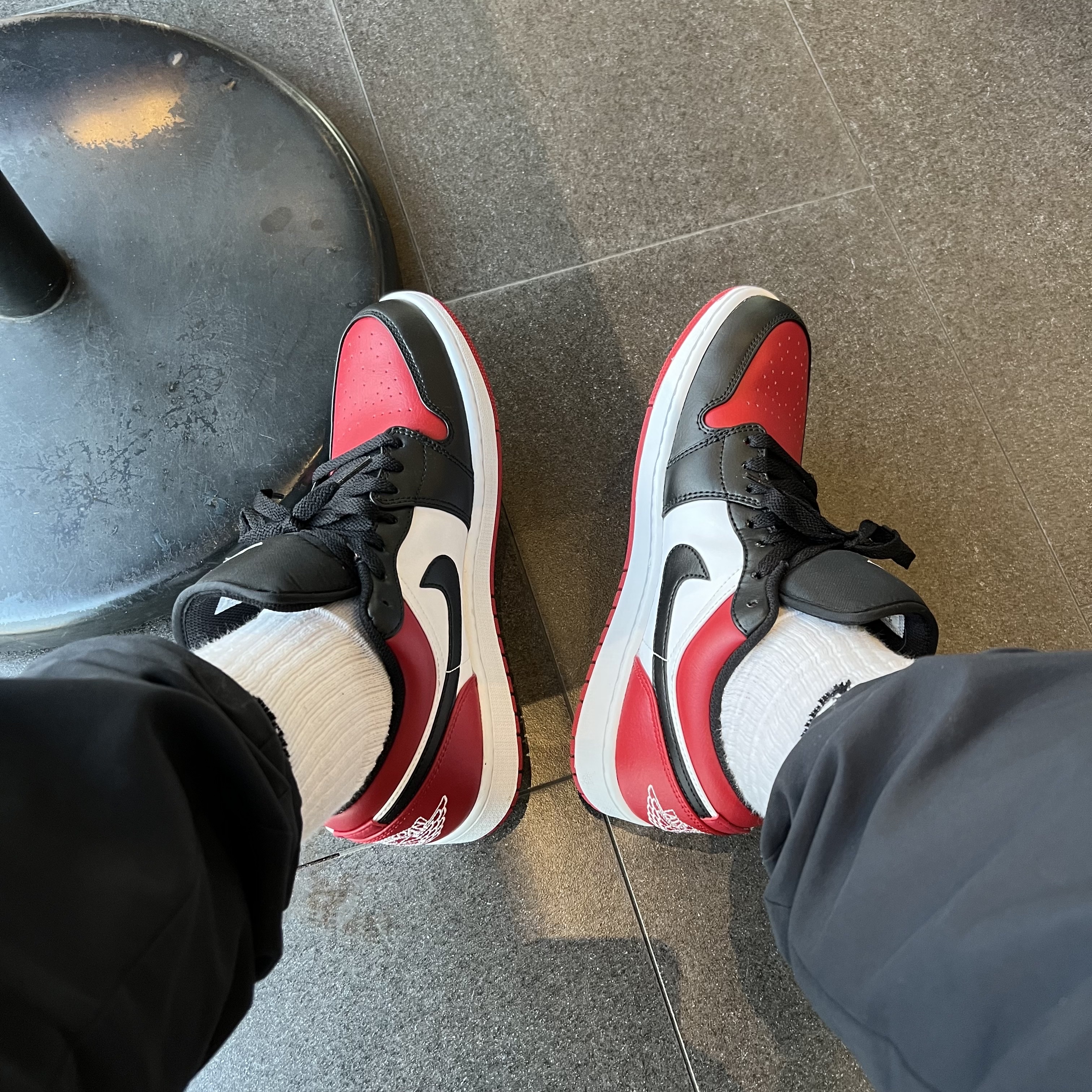 Jordan 1 Low Bred Toe 착용 스타일 - 1
