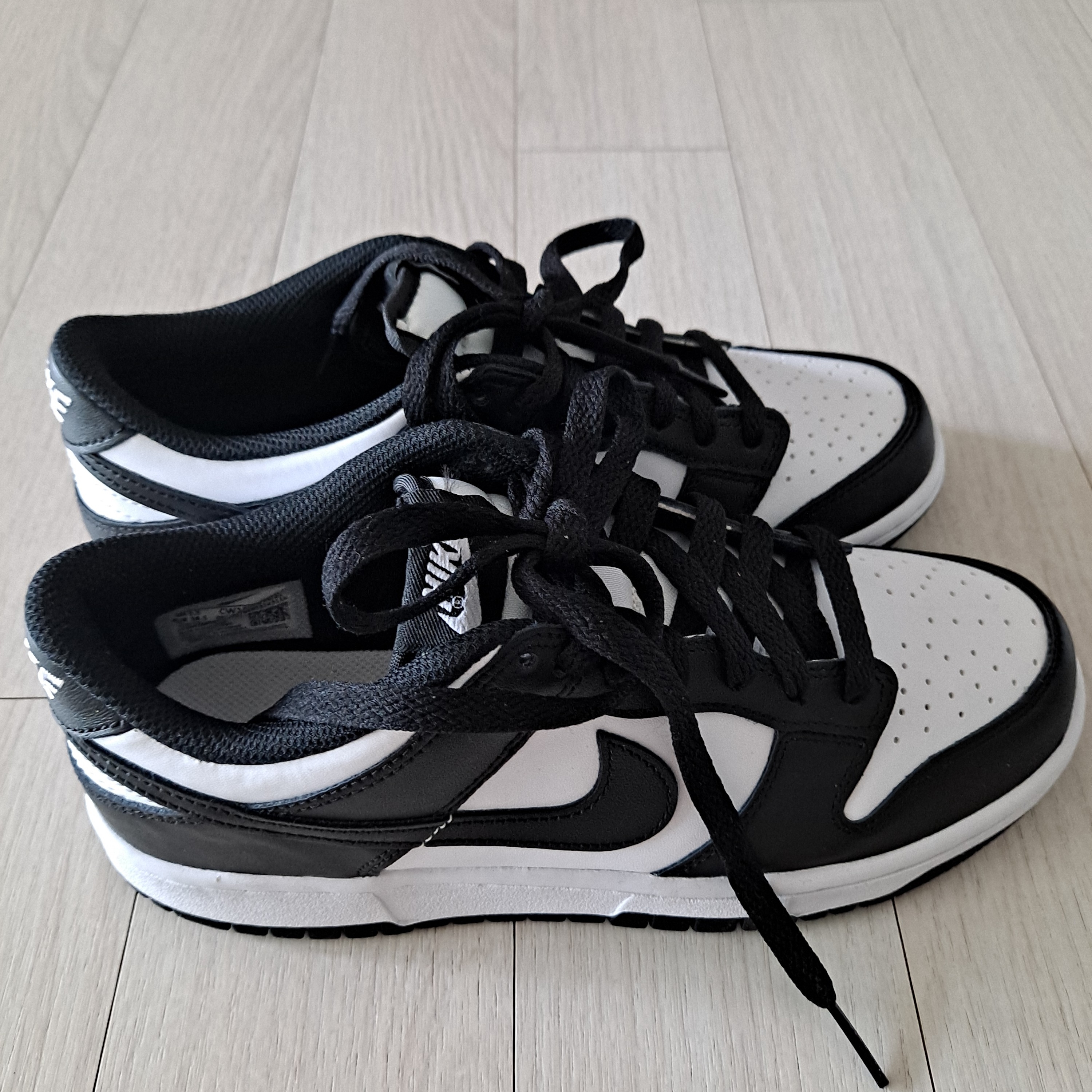 (W) Nike Dunk Low Black 착용 스타일 - 3