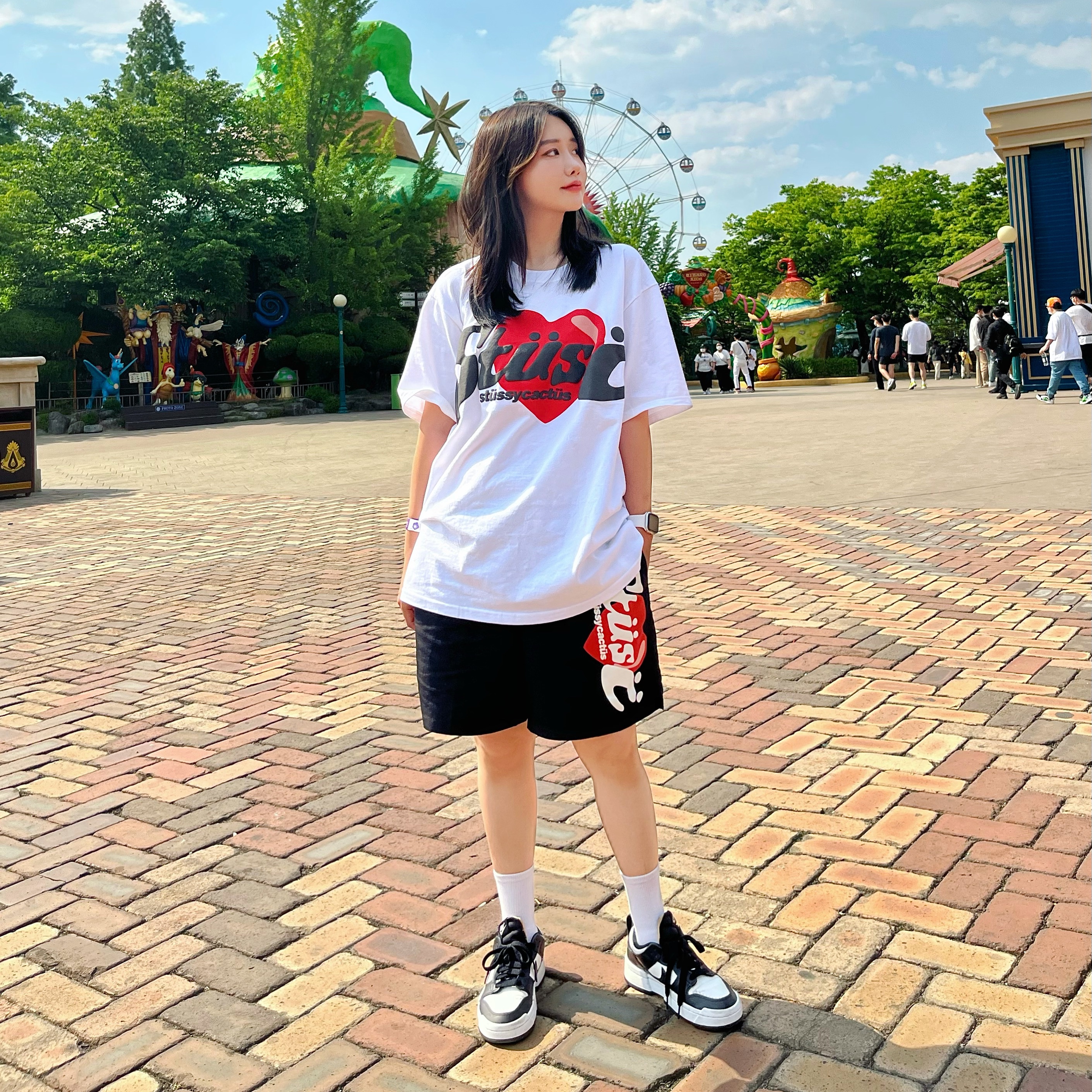 Stussy x Cactus Plant Flea Market Heart T-Shirt, Stussy x Cactus Plant Flea Market Shorts Black 착용 스타일