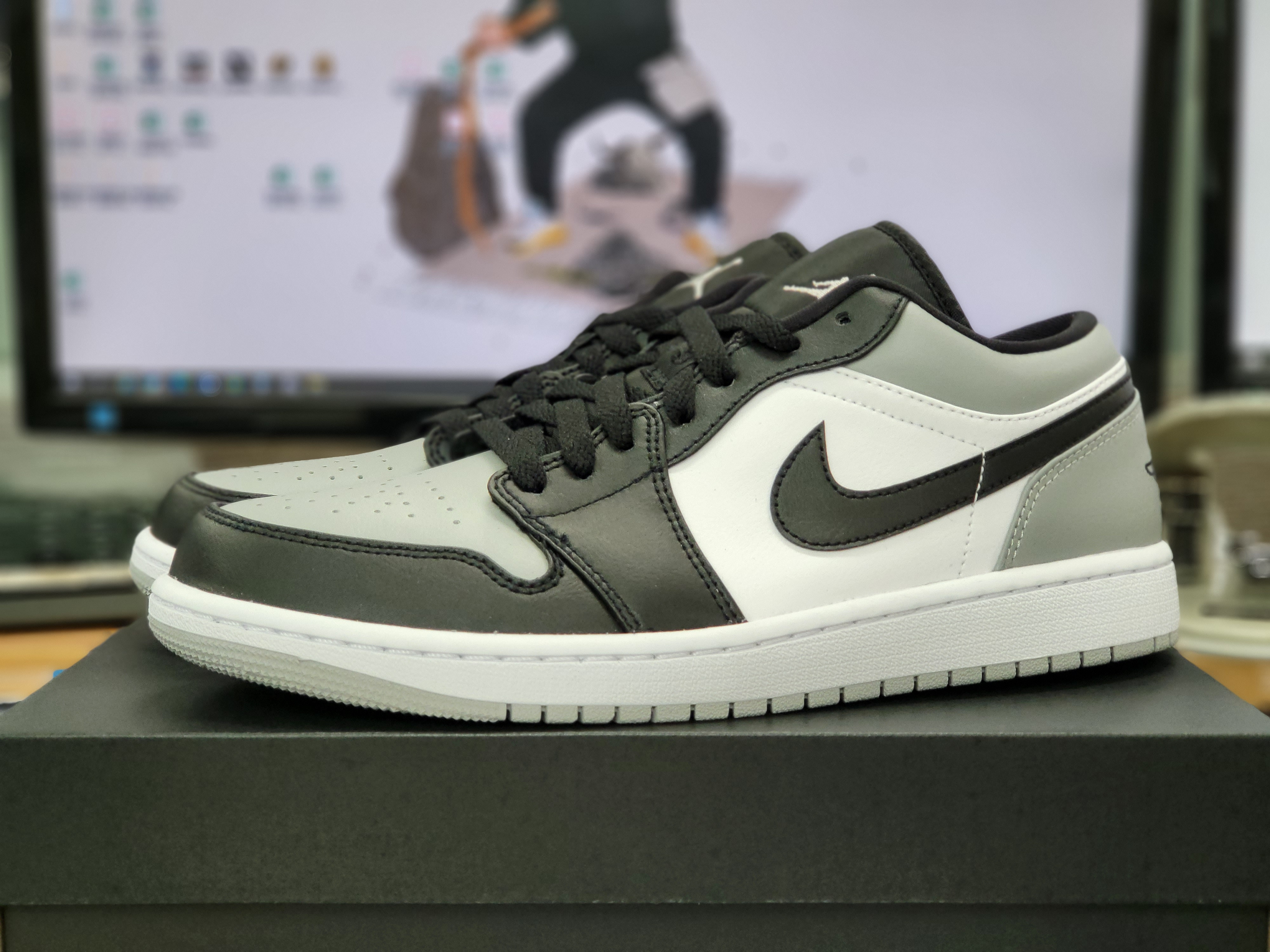 Jordan 1 Low Light Smoke Grey Black 착용 스타일