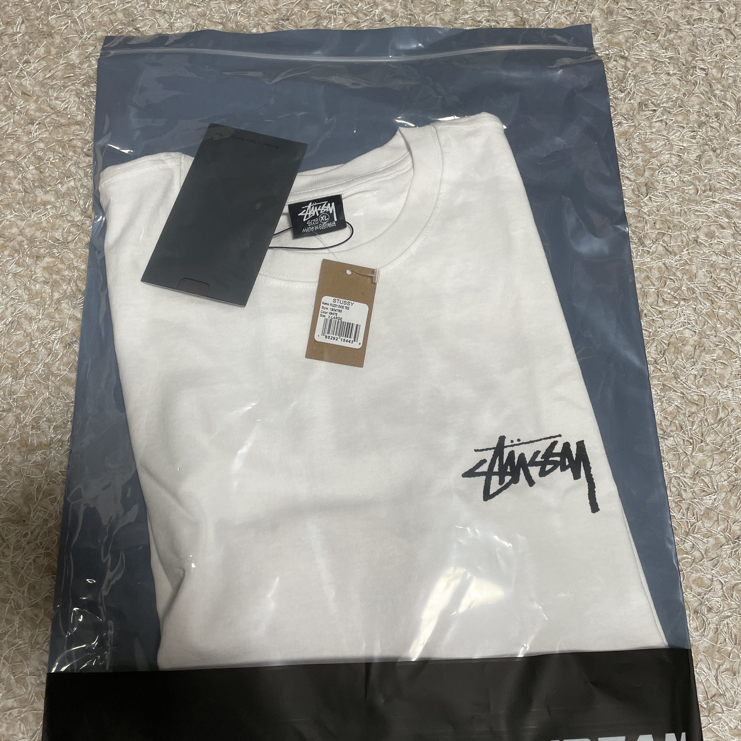 Stussy Fuzzy Dice T-Shirt White 착용 스타일