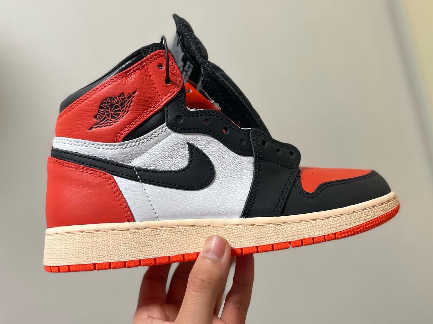 Jordan 1 Retro High OG Electro Orange, (GS) Jordan 1 Retro High OG Electro Orange 착용 스타일 - 2