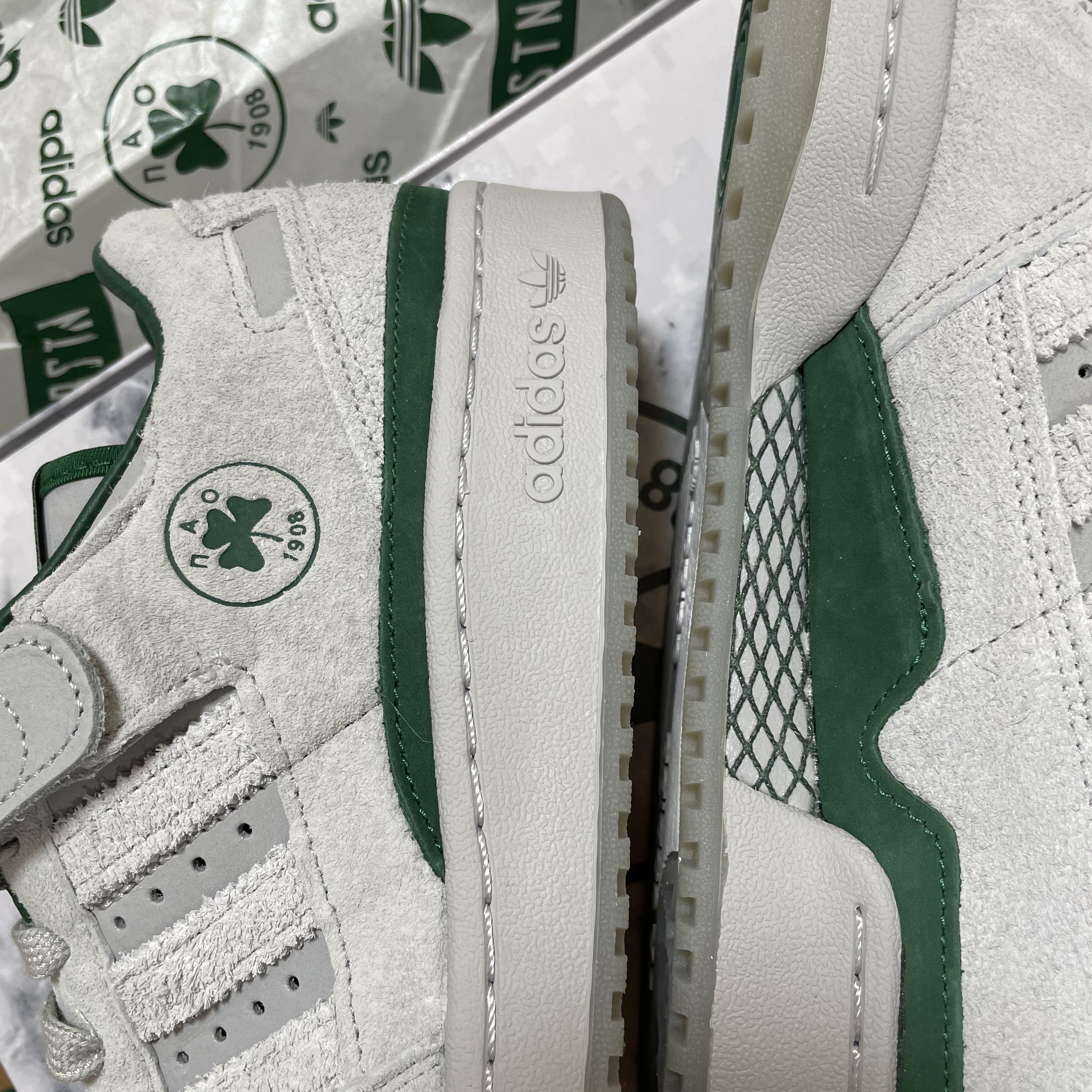 Adidas x BSTN Forum 84 Low Panathinaikos 착용 스타일 - 3