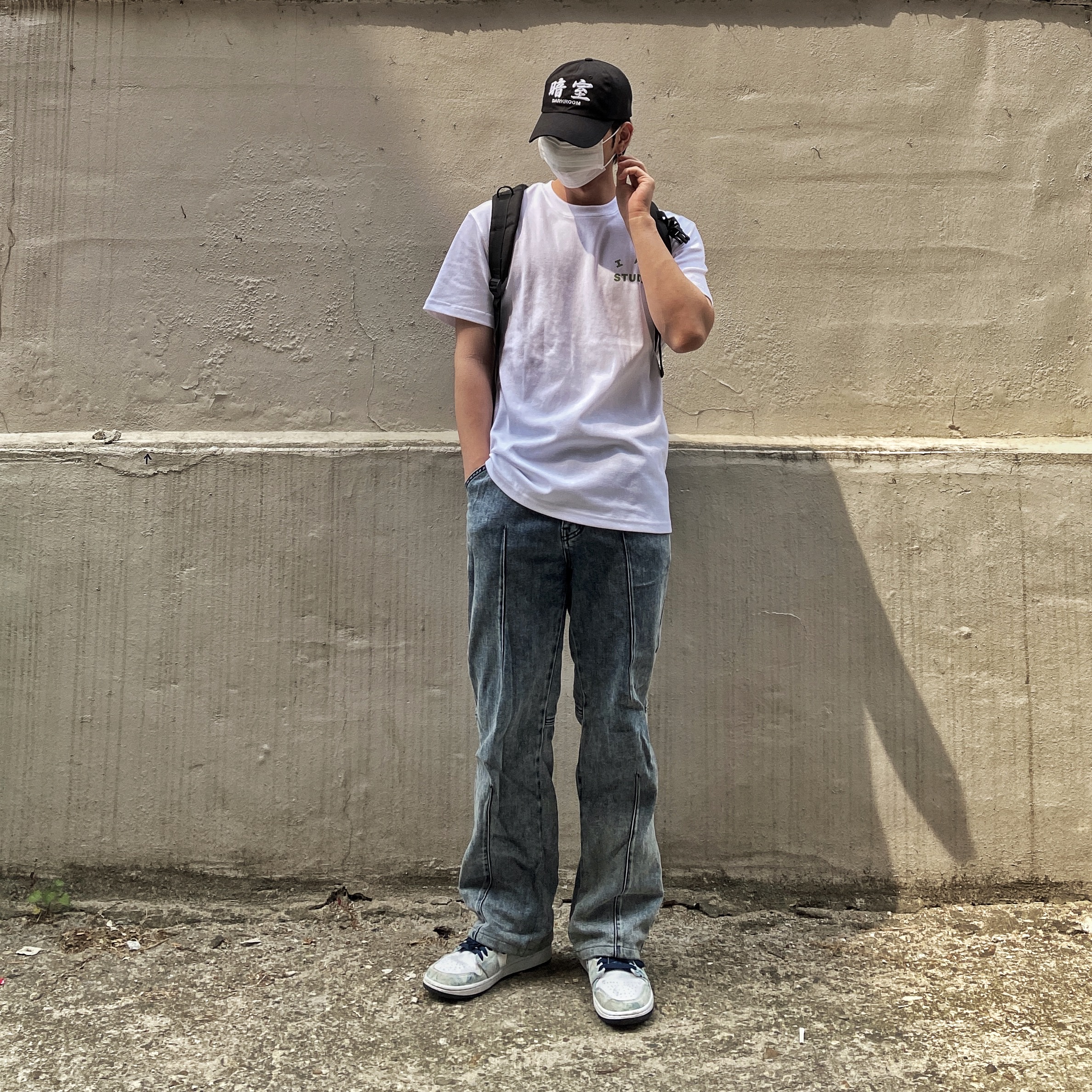 Darkr8m Studio White Logo Cap, IAB Studio T-Shirt White Light Green 착용 스타일