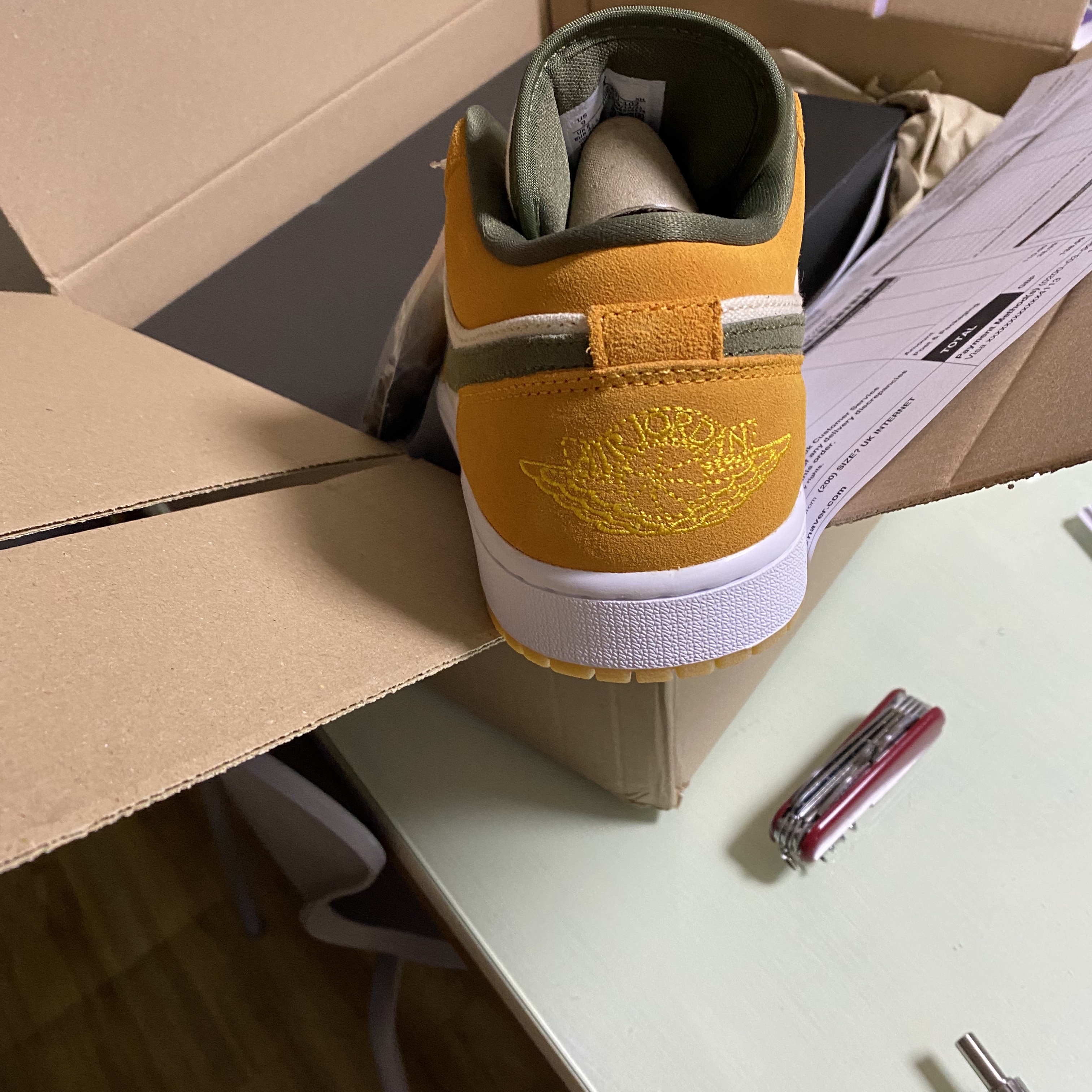 Jordan 1 Low SE Light Curry 착용 스타일 - 3