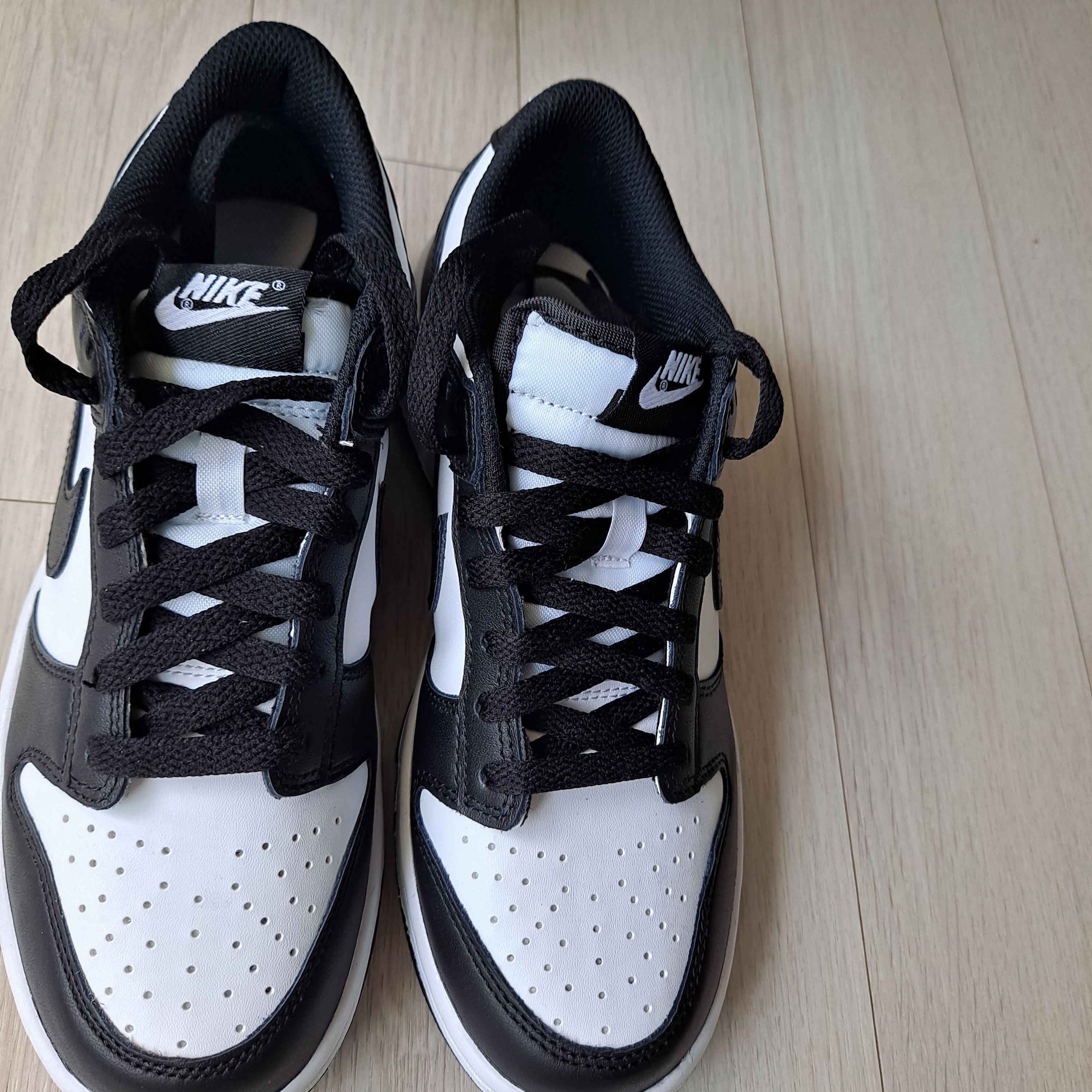 (W) Nike Dunk Low Black 착용 스타일 - 1