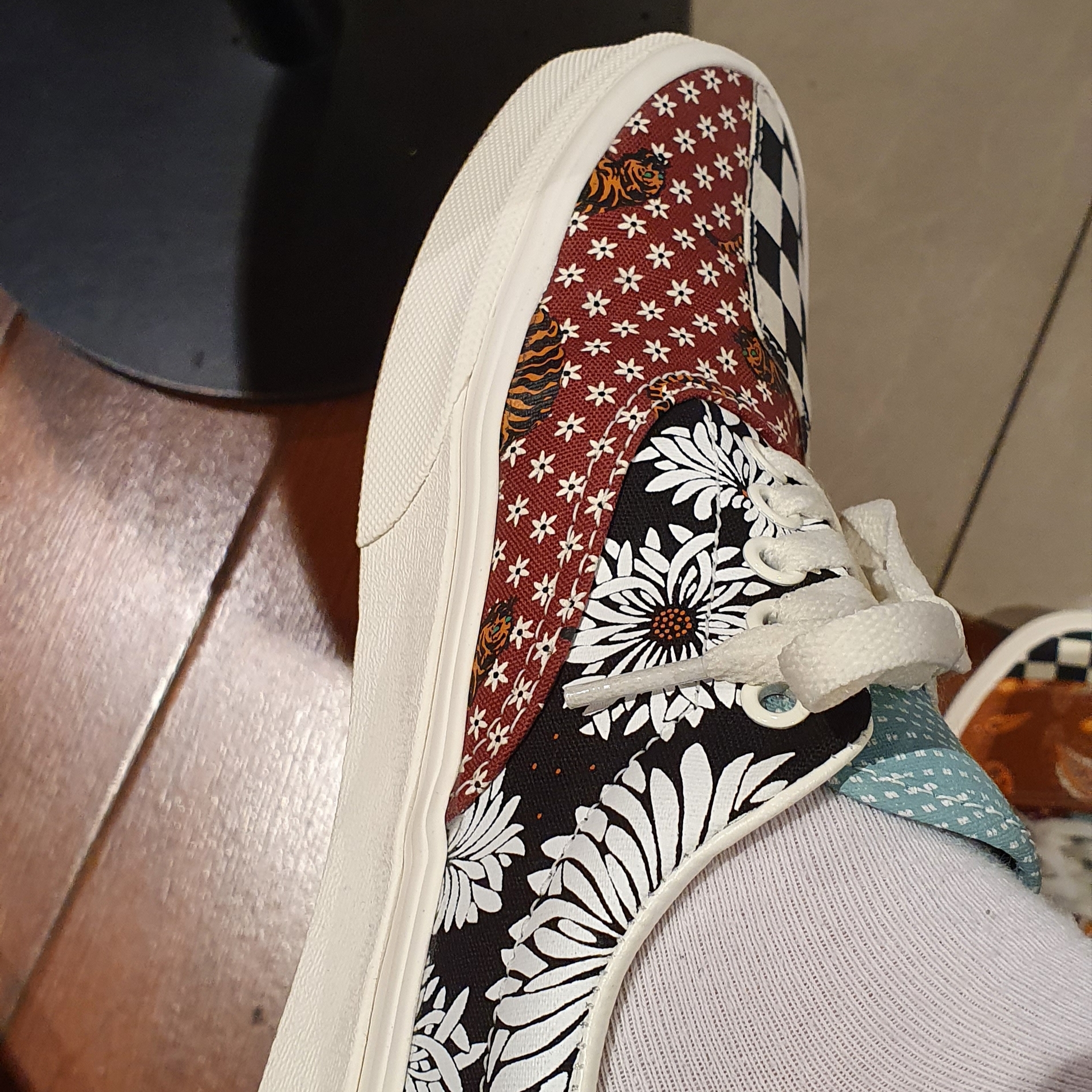 Vans Era Tiger Patchwork 착용 스타일