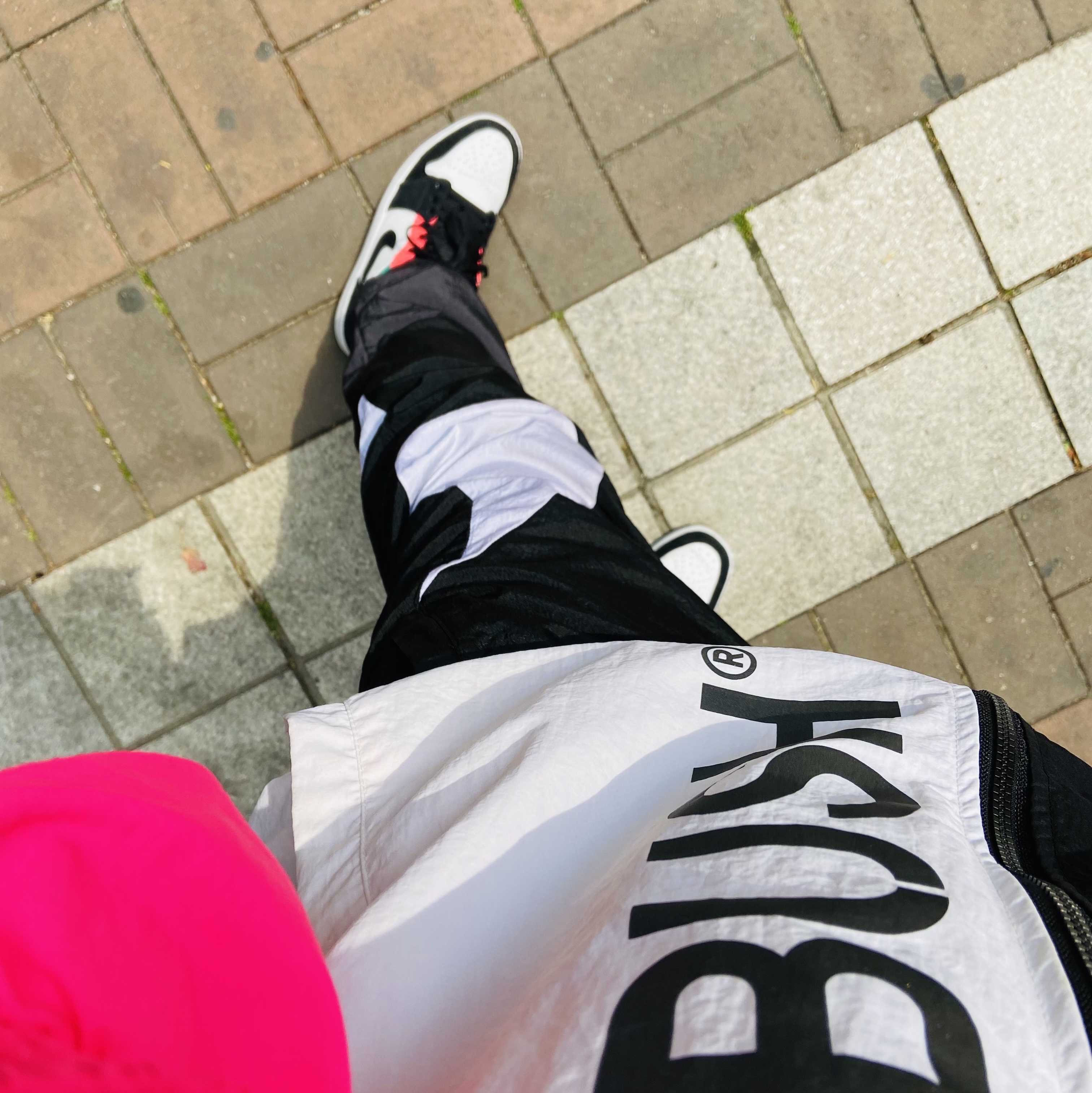 Jordan 1 Mid SE South Beach 착용 스타일