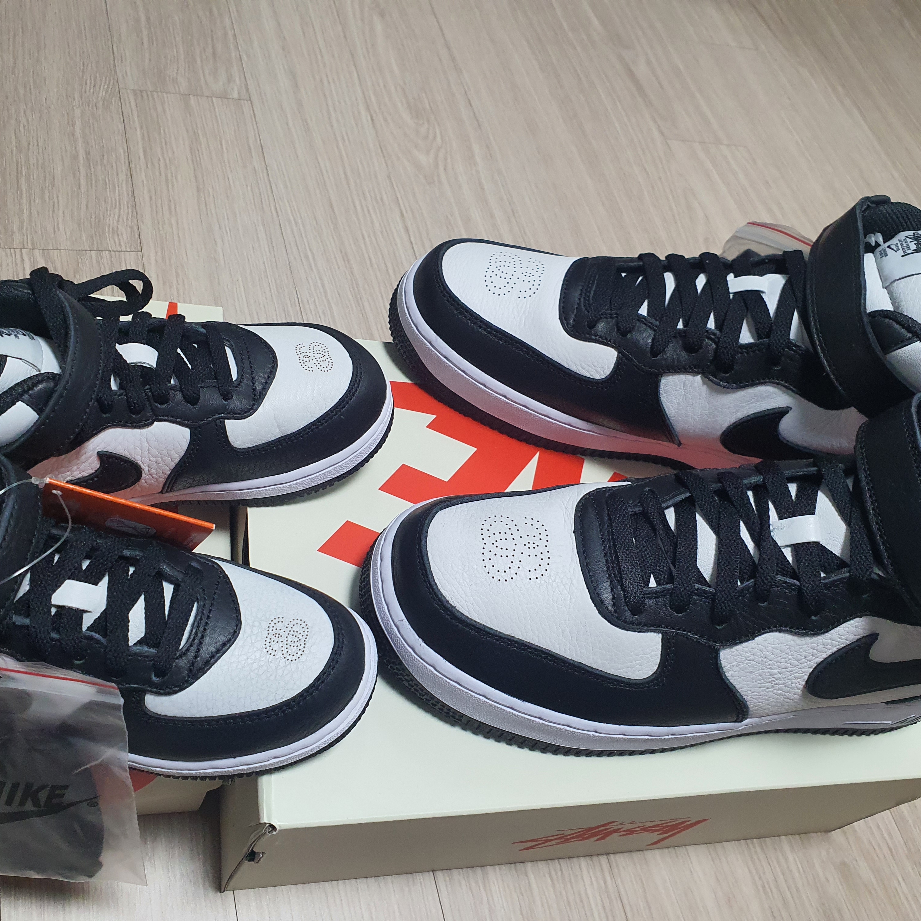 Nike x Stussy Air Force 1 '07 Mid SP Black and Light Bone, (TD) Nike x Stussy Air Force 1 '07 Mid SP Black and Light Bone 착용 스타일 - 3