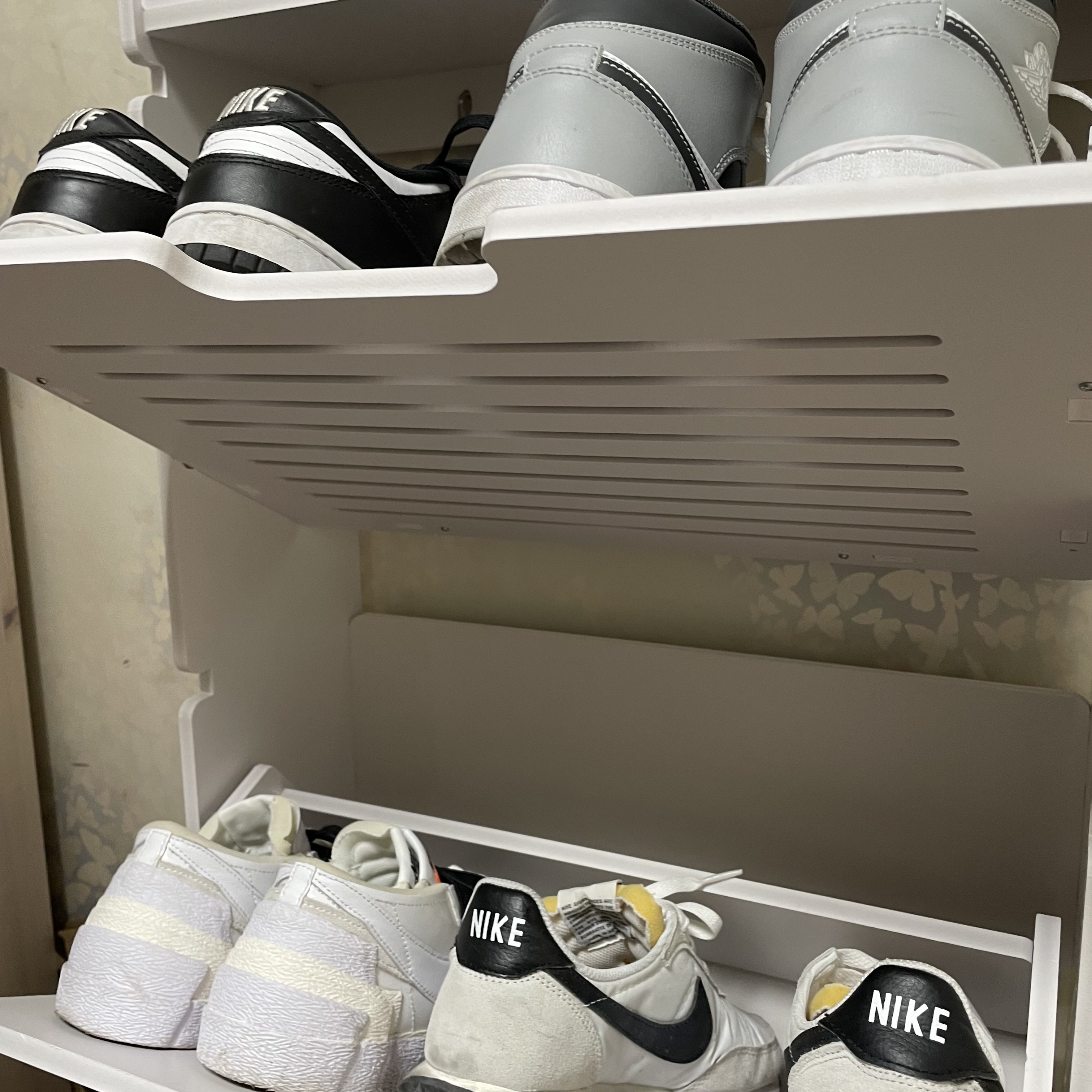 Nike Dunk Low Retro Black, Jordan 1 Mid Light Smoke Grey Anthracite 착용 스타일