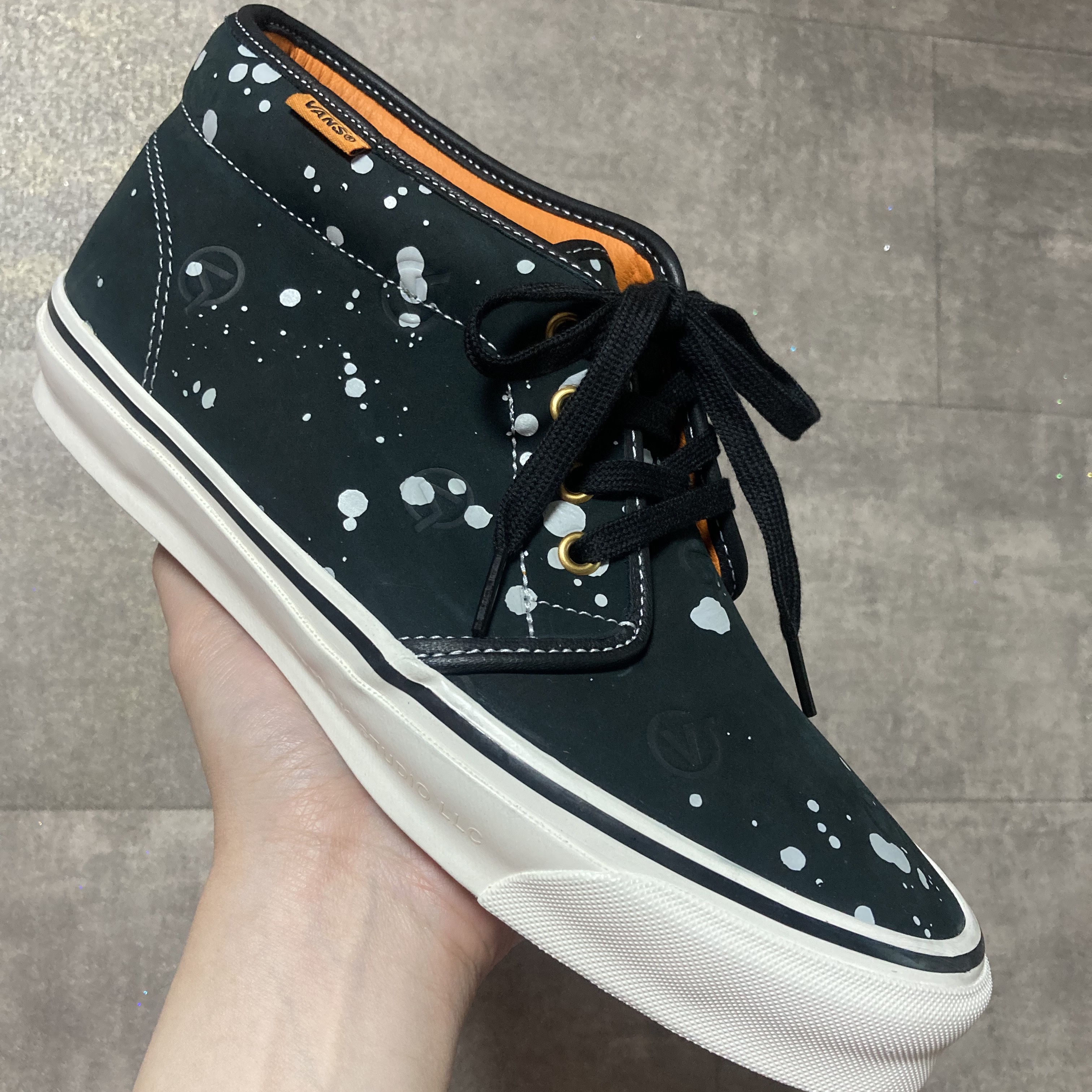 Vans Vault x LQQK Studio OG Chukka Boot LX Splatter Black 착용 스타일 - 2